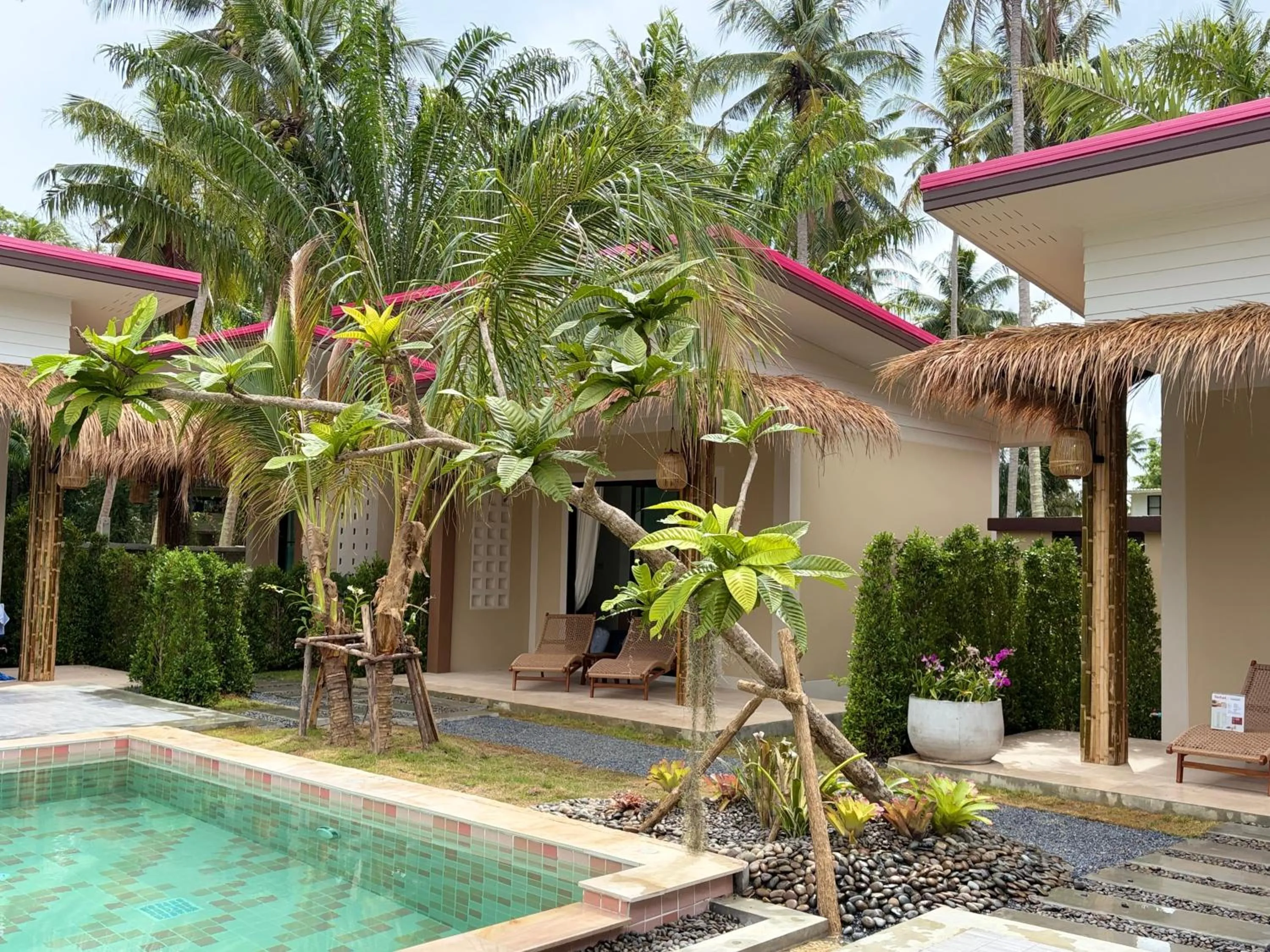 Pinky Bungalows Resort & Villa