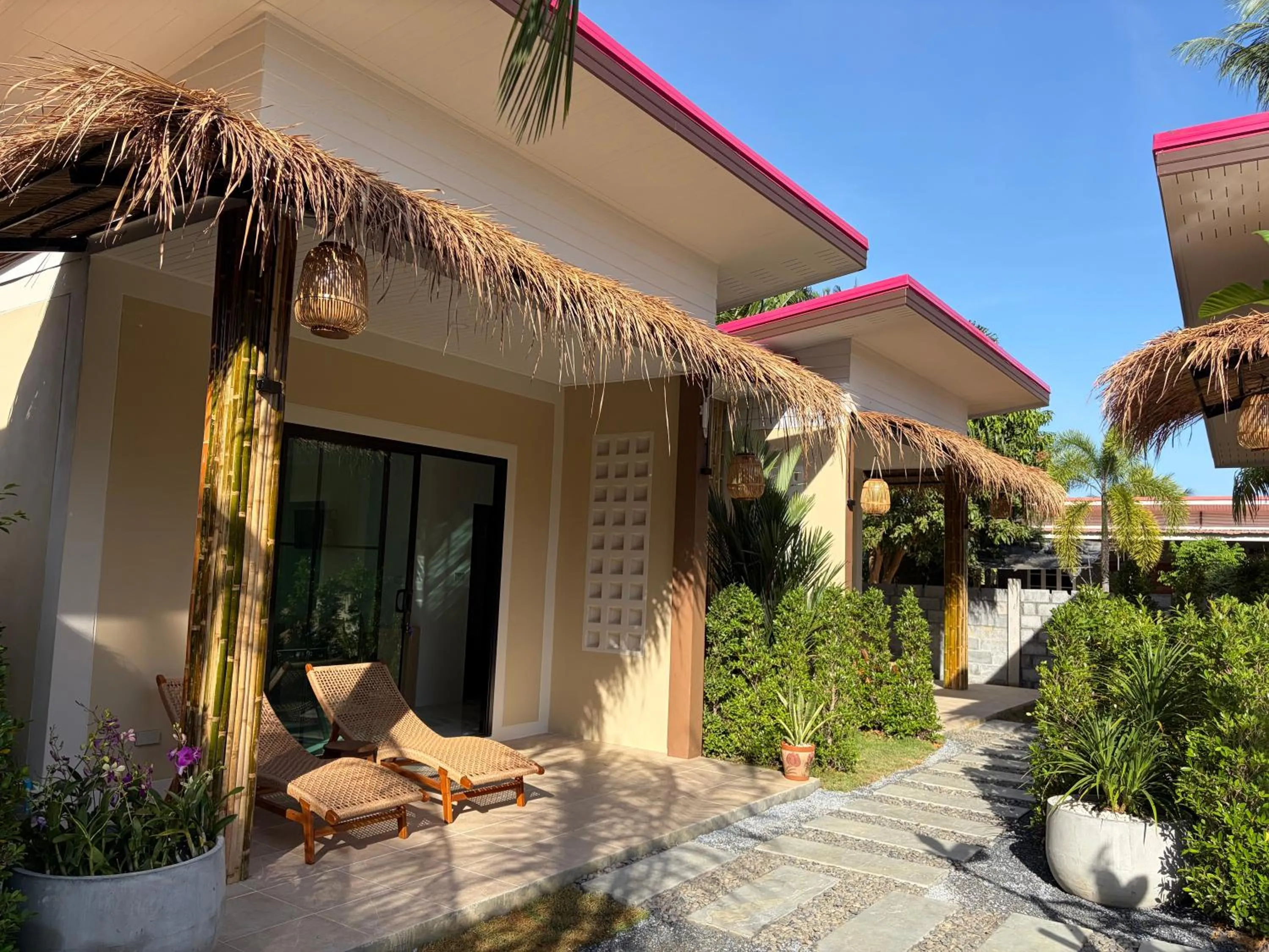 Pinky Bungalows Resort & Villa