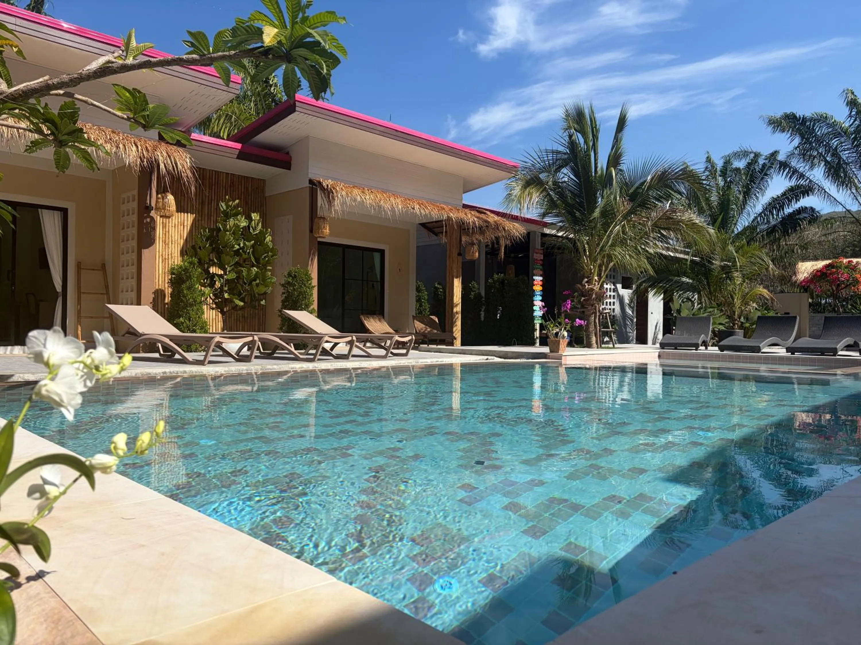 Pinky Bungalows Resort & Villa