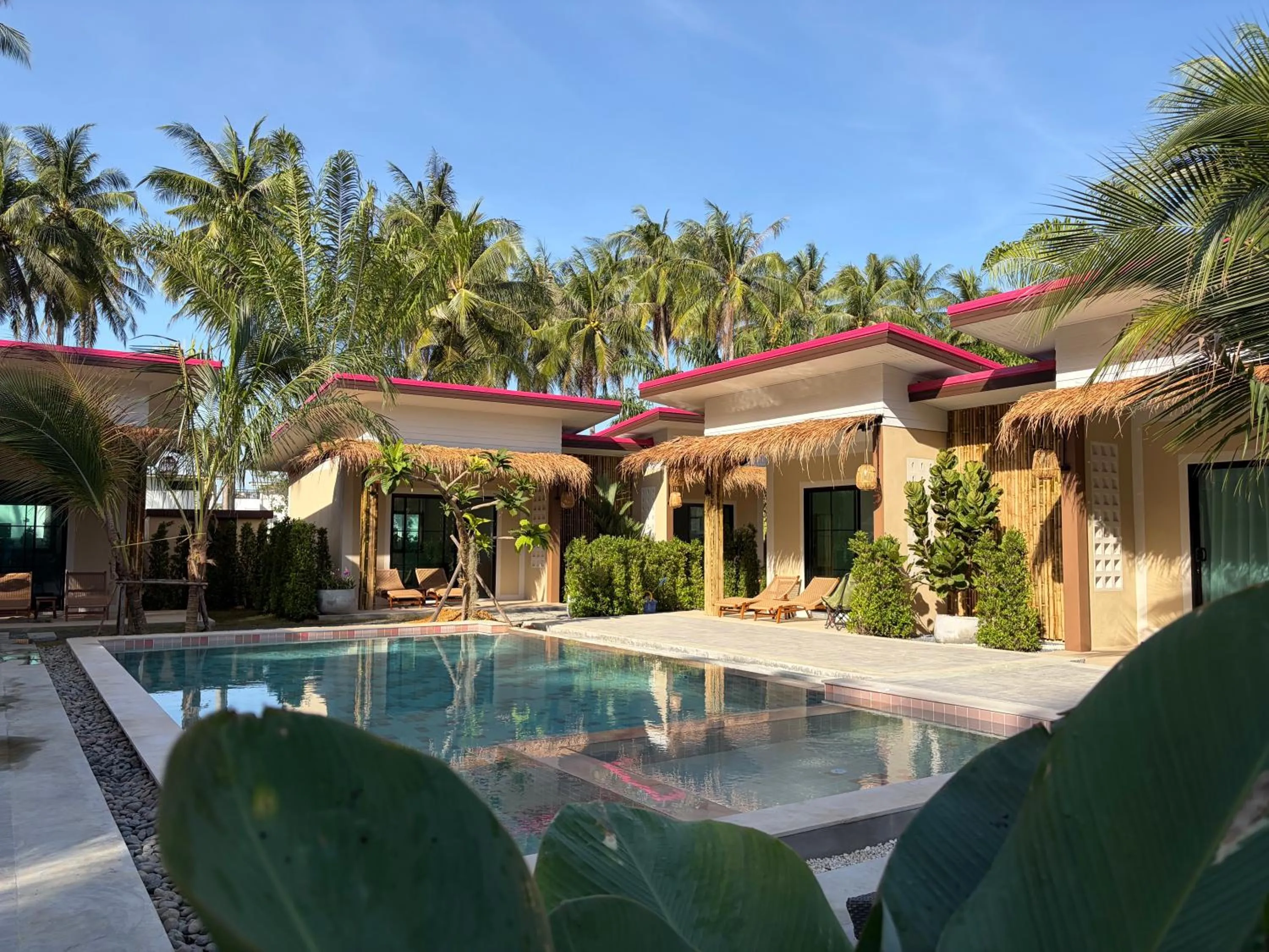 Pinky Bungalows Resort & Villa