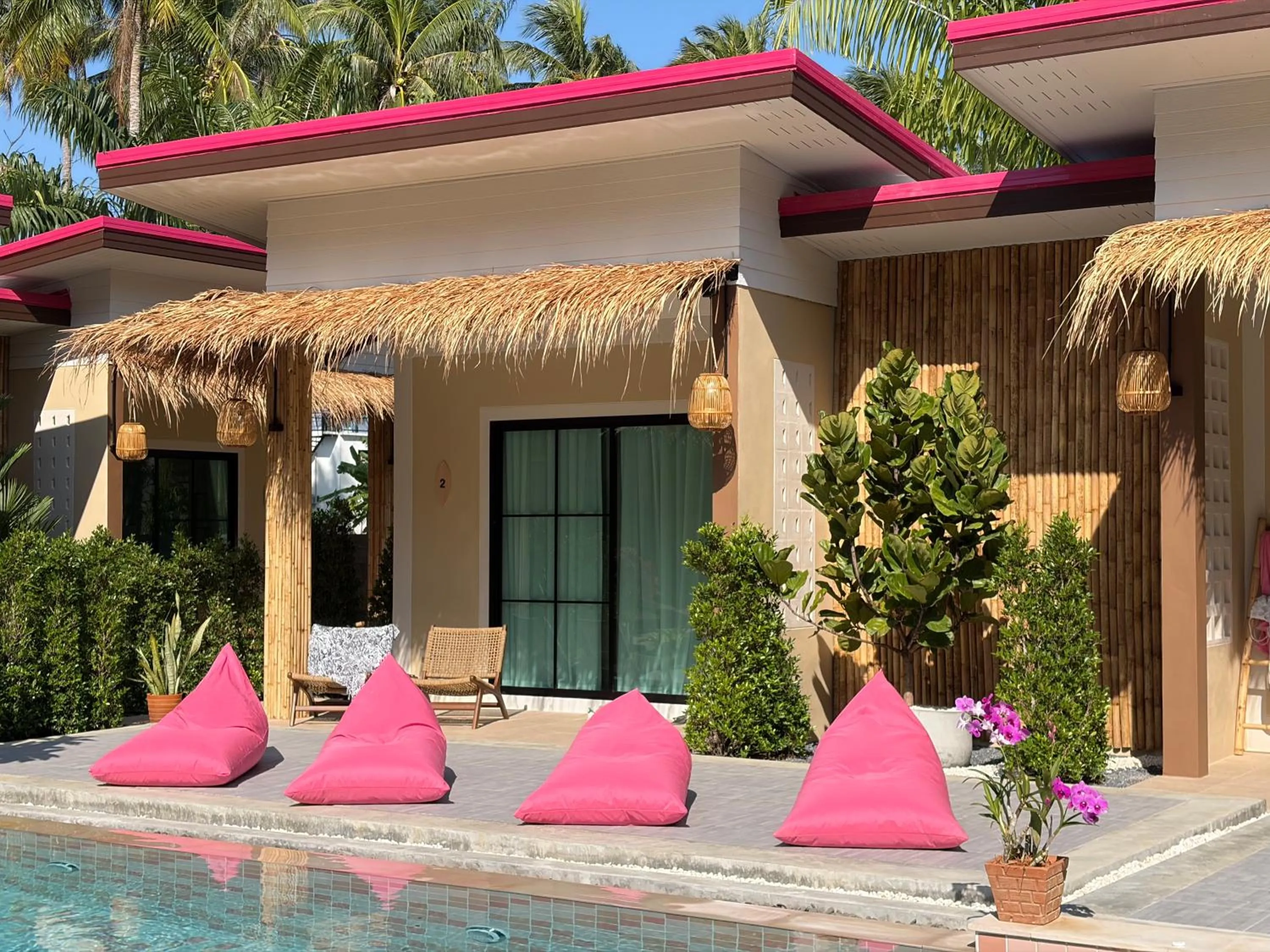 Pinky Bungalows Resort & Villa