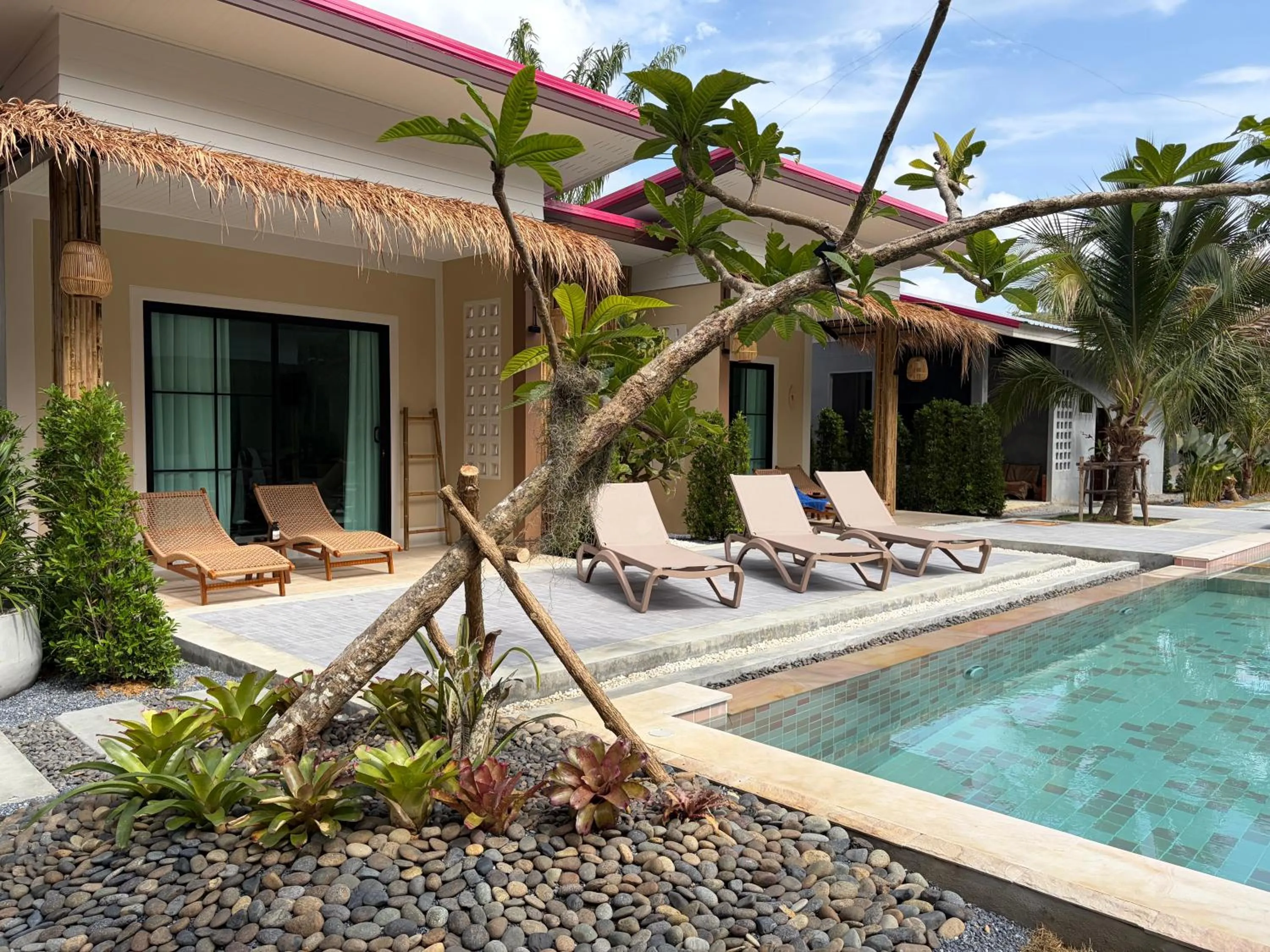 Pinky Bungalows Resort & Villa