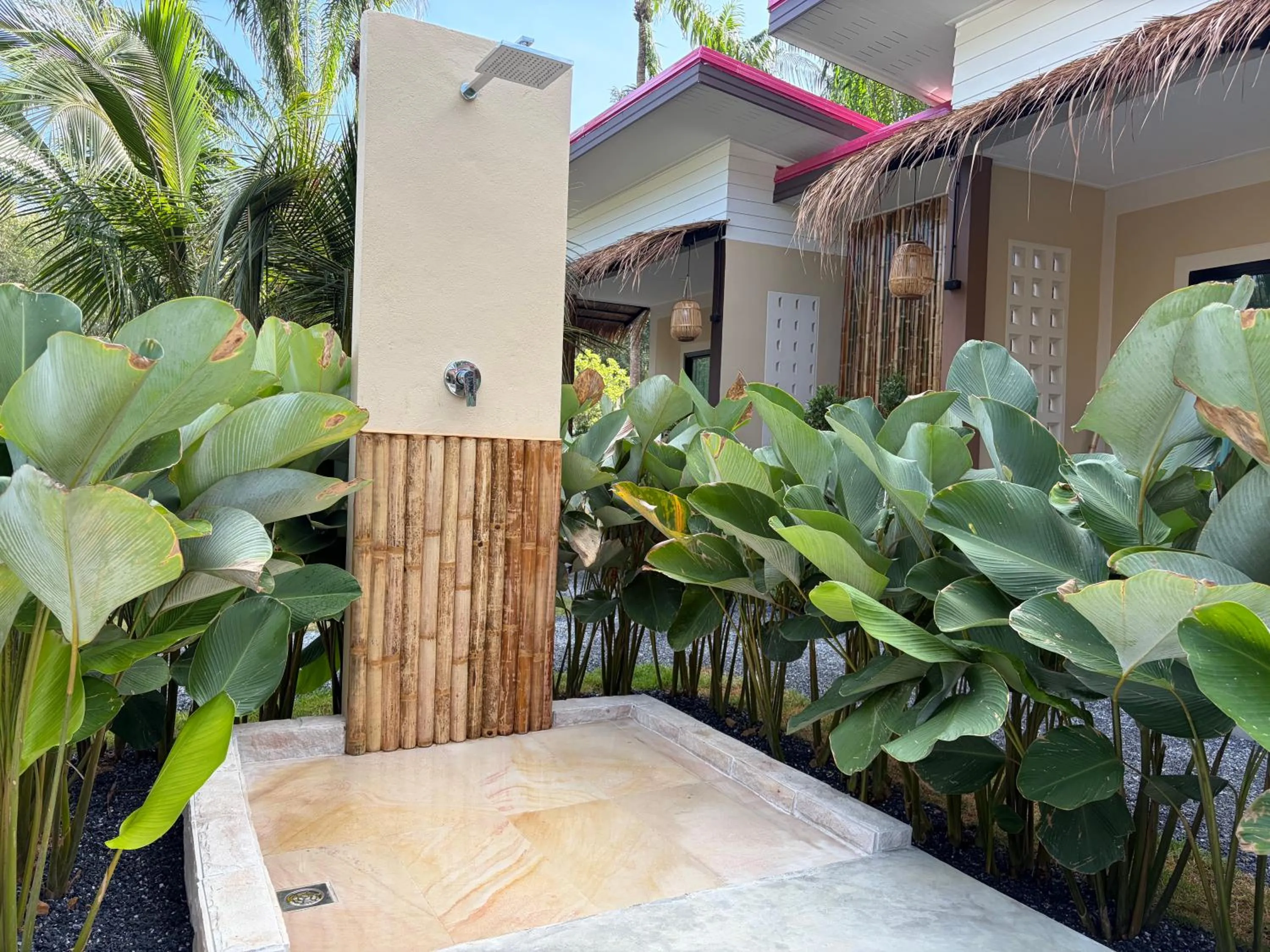 Pinky Bungalows Resort & Villa