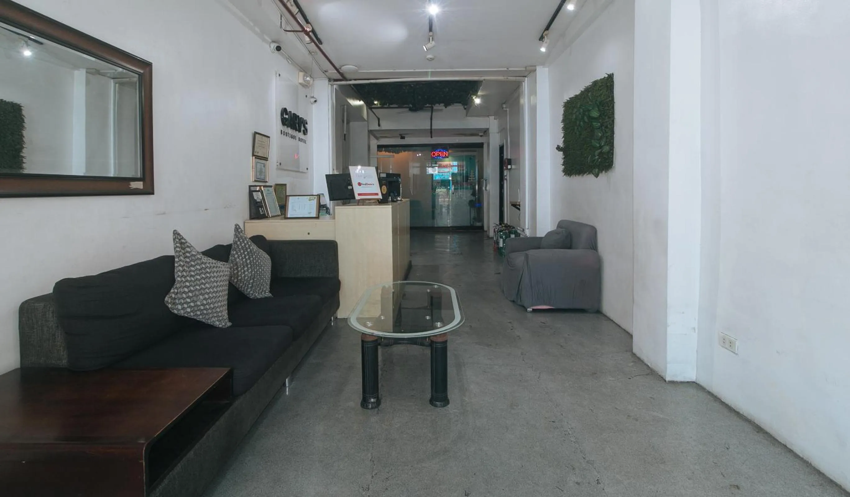 Seating area in RedDoorz Plus at Boni Avenue Mandaluyong