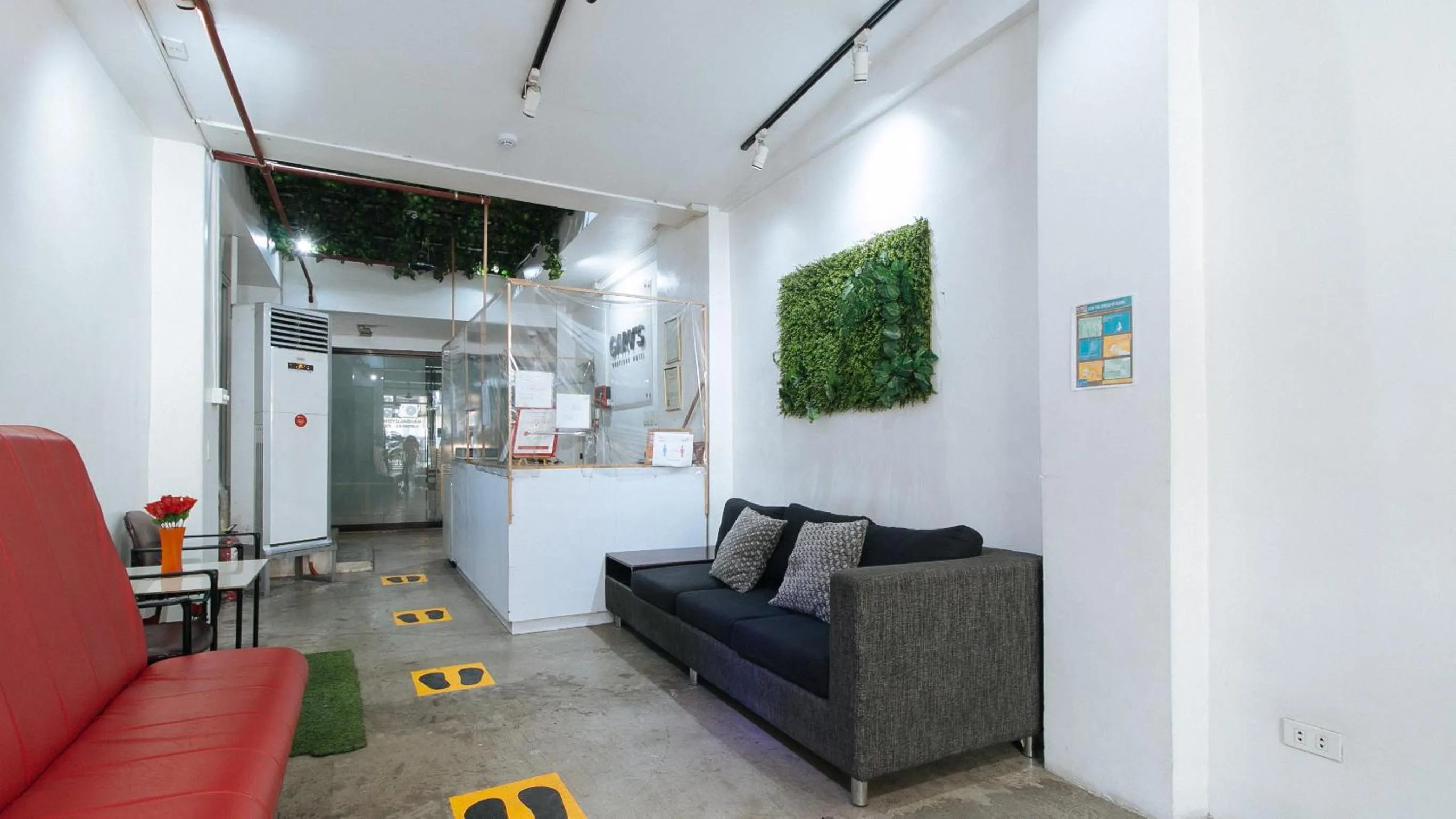 Seating area in RedDoorz Plus at Boni Avenue Mandaluyong