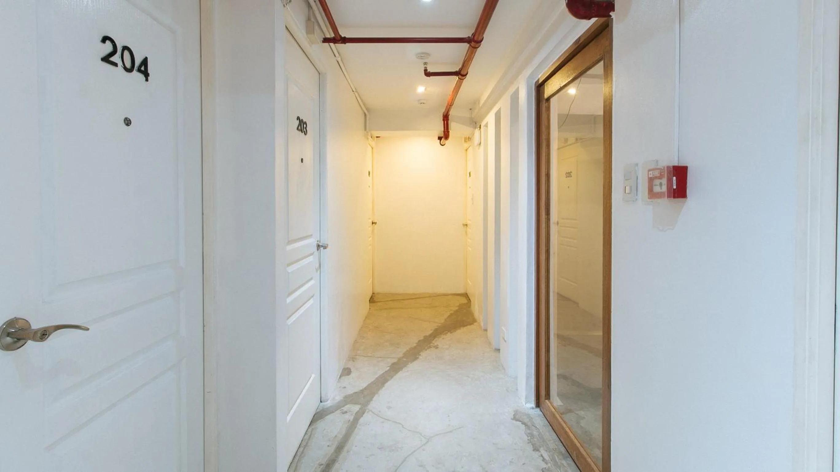 Floor plan in RedDoorz Plus at Boni Avenue Mandaluyong