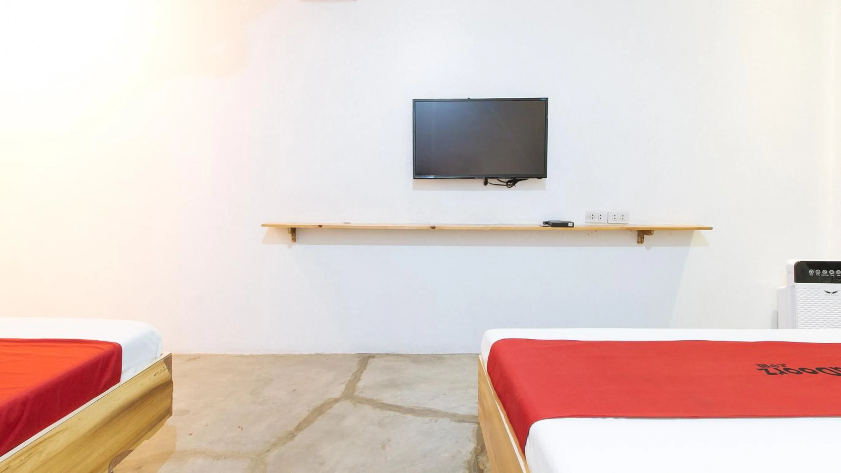 Bed in RedDoorz Plus at Boni Avenue Mandaluyong