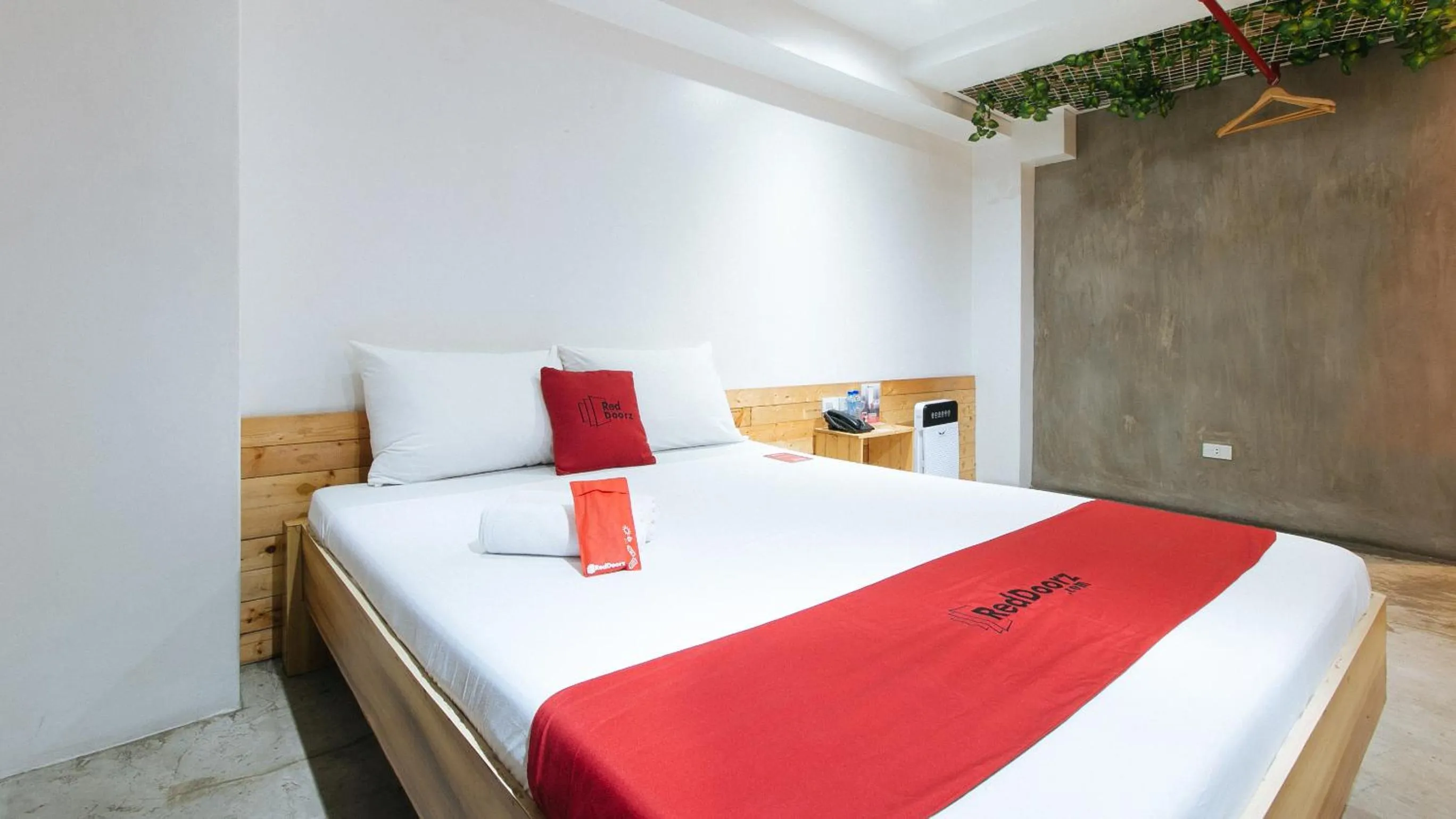 Bed in RedDoorz Plus at Boni Avenue Mandaluyong