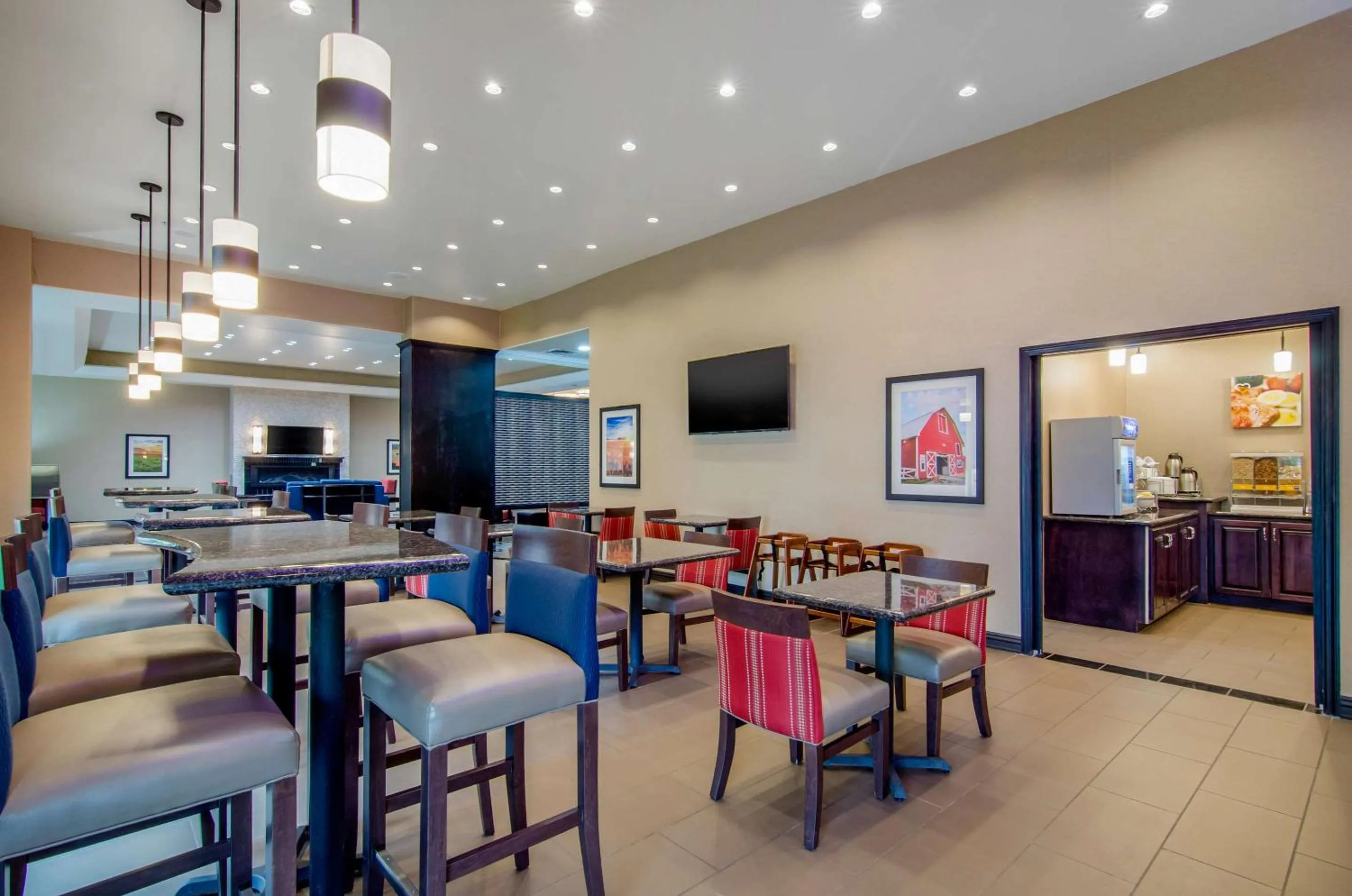 Breakfast in Comfort Inn & Suites Shawnee - Kansas City