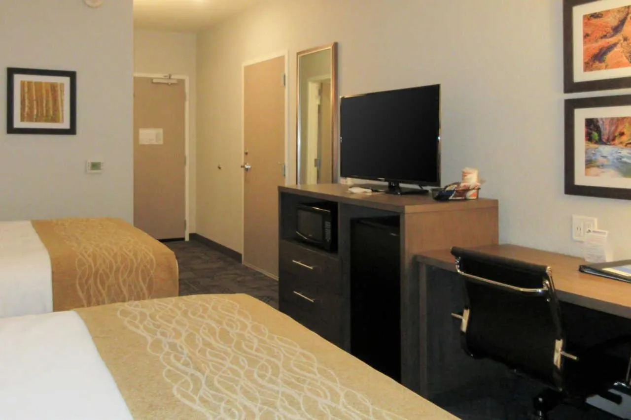 Comfort Inn & Suites Shawnee - Kansas City