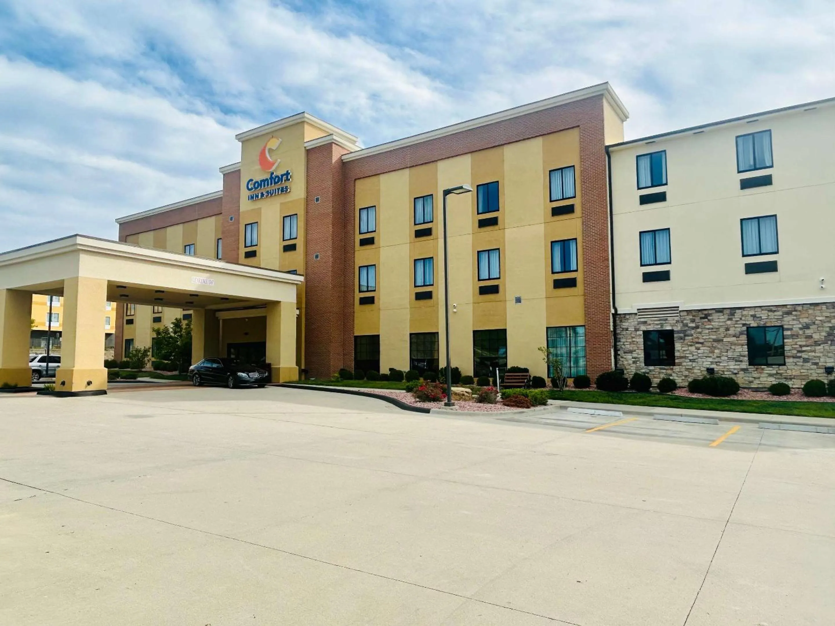 Property building in Comfort Inn & Suites Shawnee - Kansas City