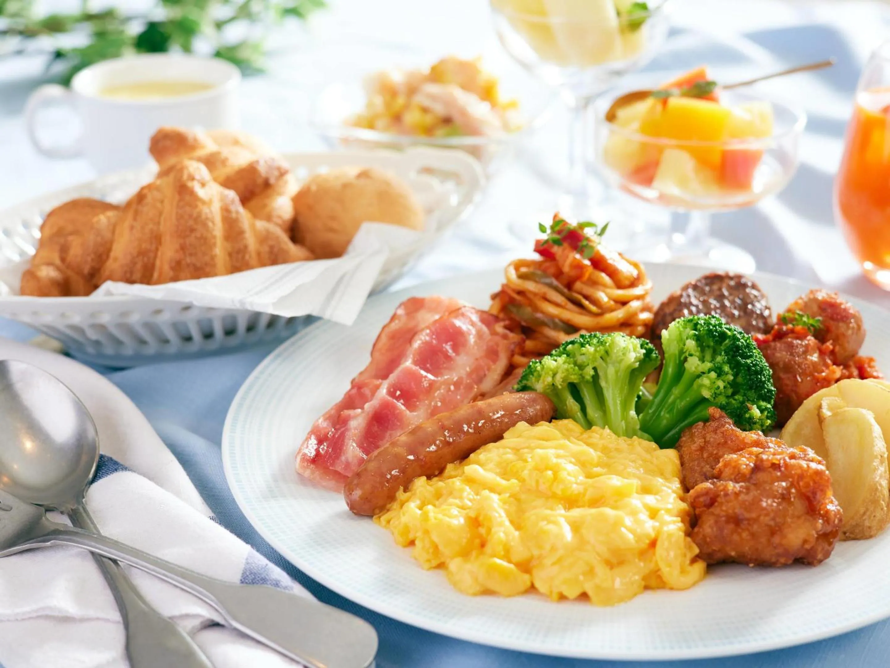 Breakfast in Comfort Suites Tokyo Bay