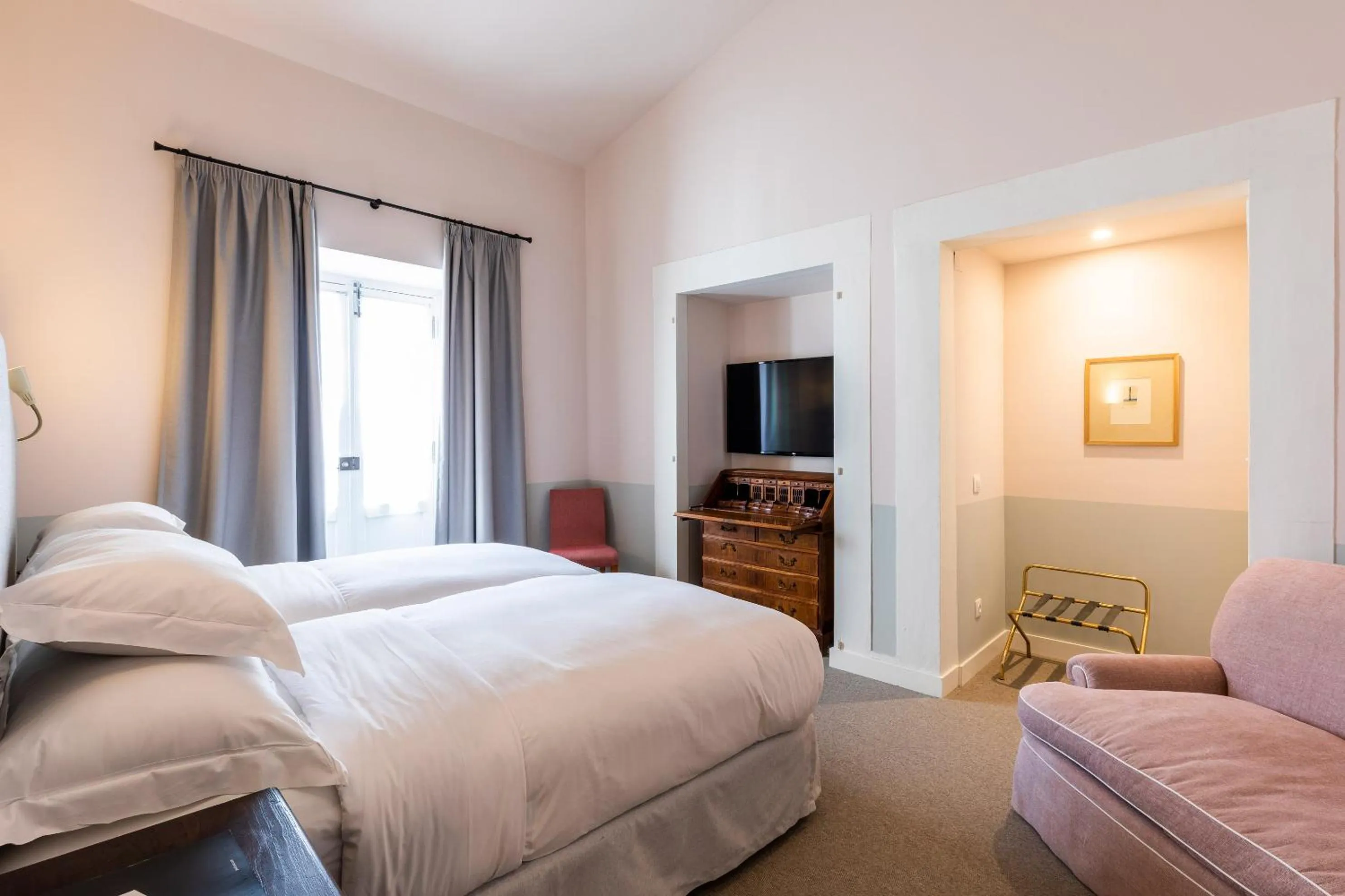 Photo of the whole room, Bed in Pousada Vila Óbidos