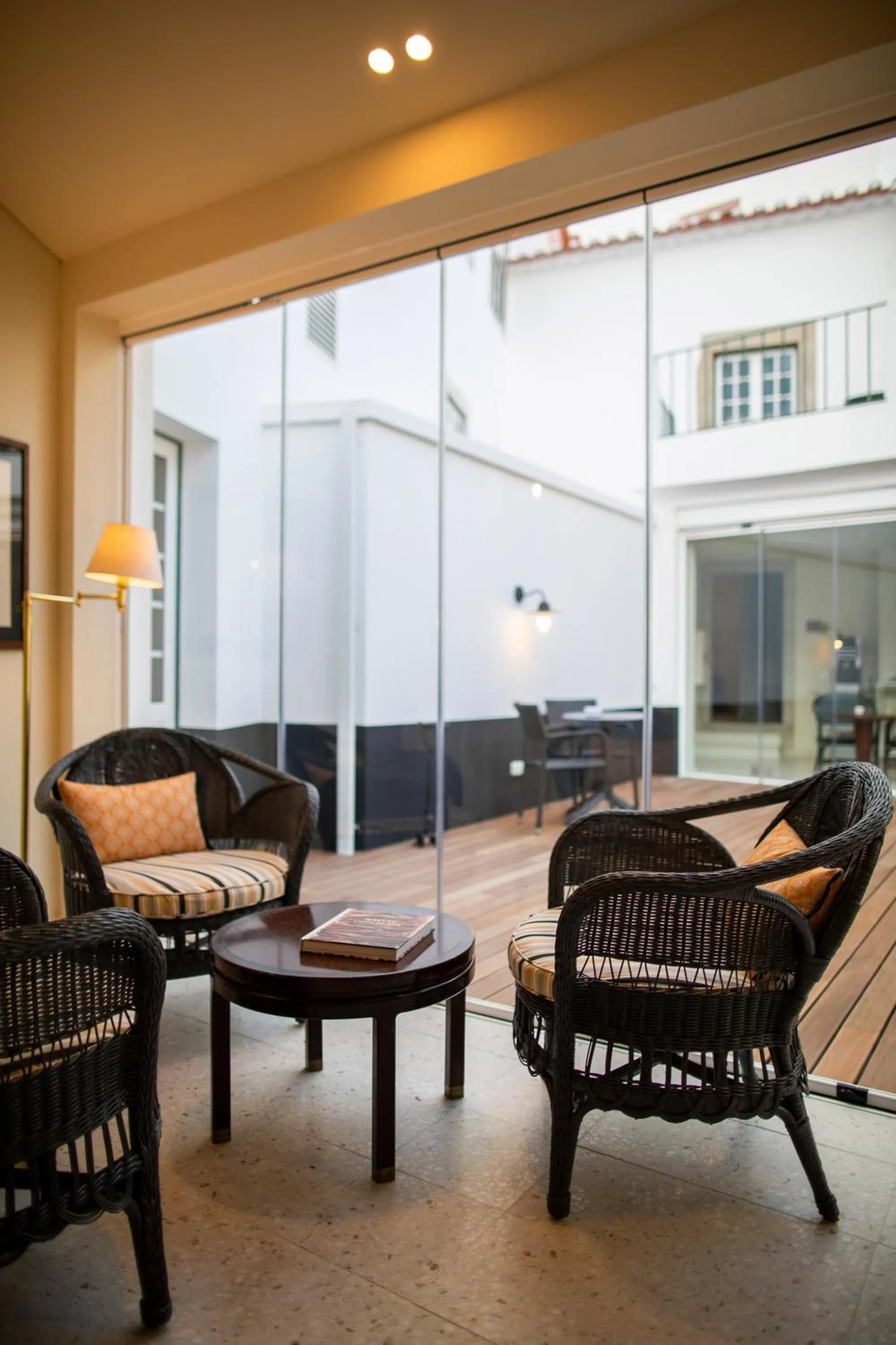 Communal lounge/ TV room in Pousada Vila Óbidos