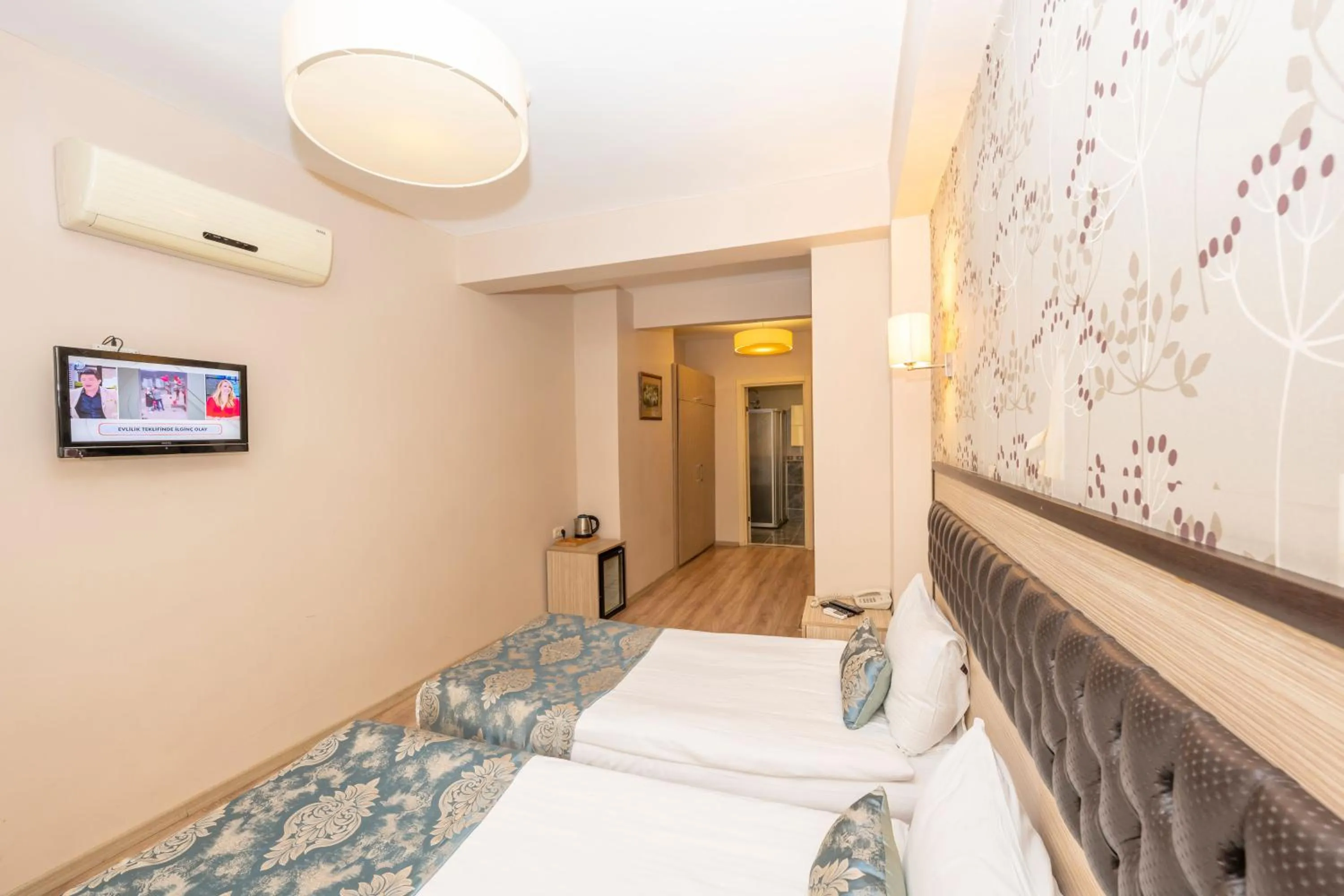 Photo of the whole room, Bed in Tugra Hotel