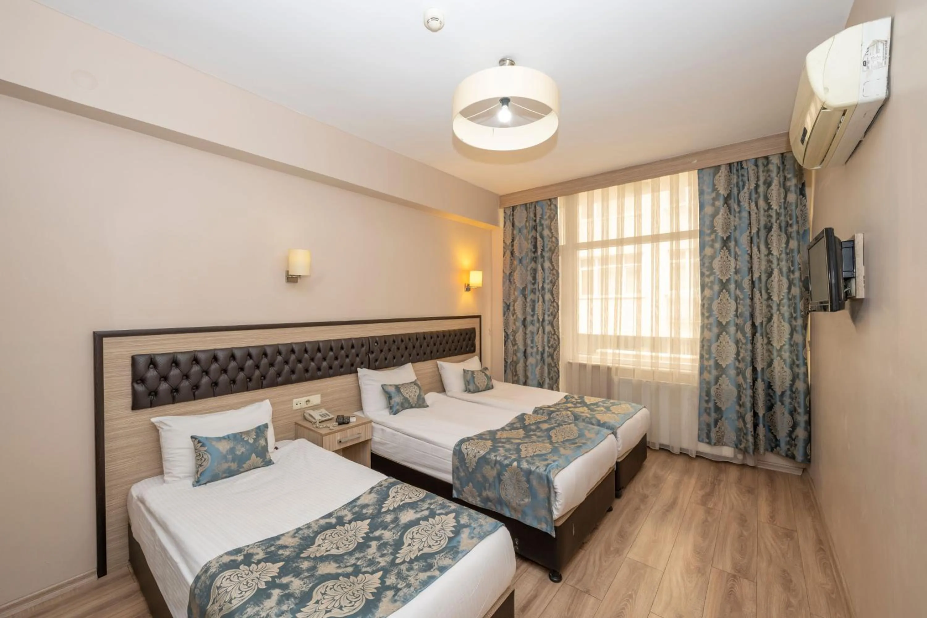 Photo of the whole room, Bed in Tugra Hotel