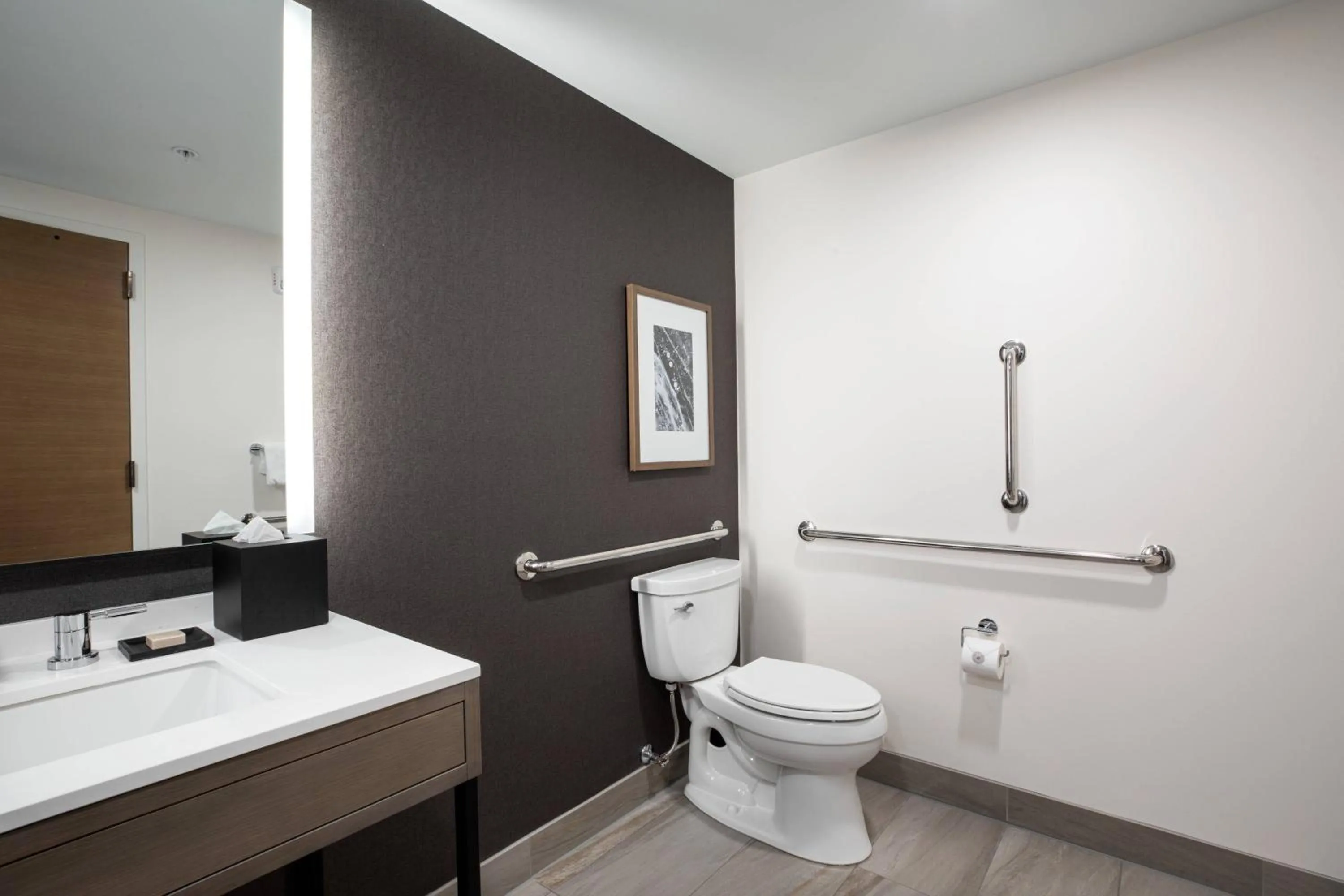 Bathroom in Elliot Park Hotel, Autograph Collection