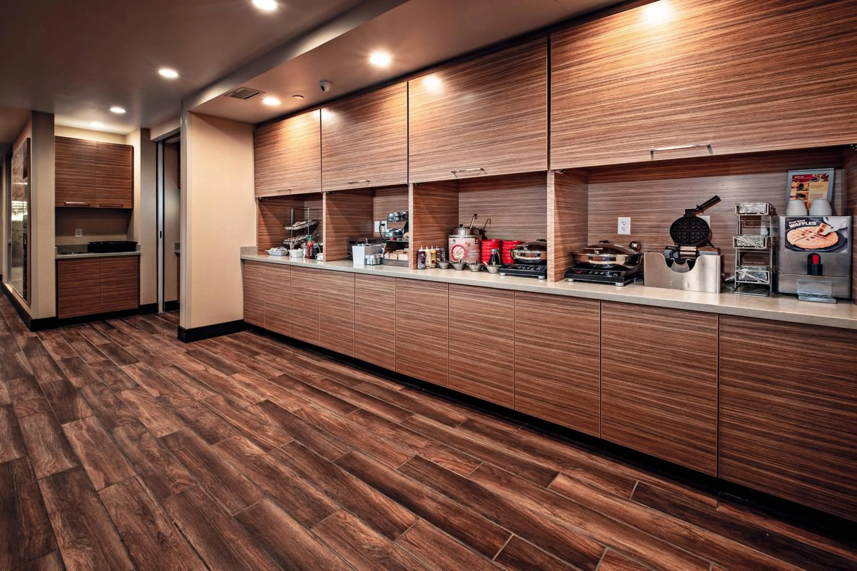 Breakfast in TownePlace Suites by Marriott Toledo Oregon