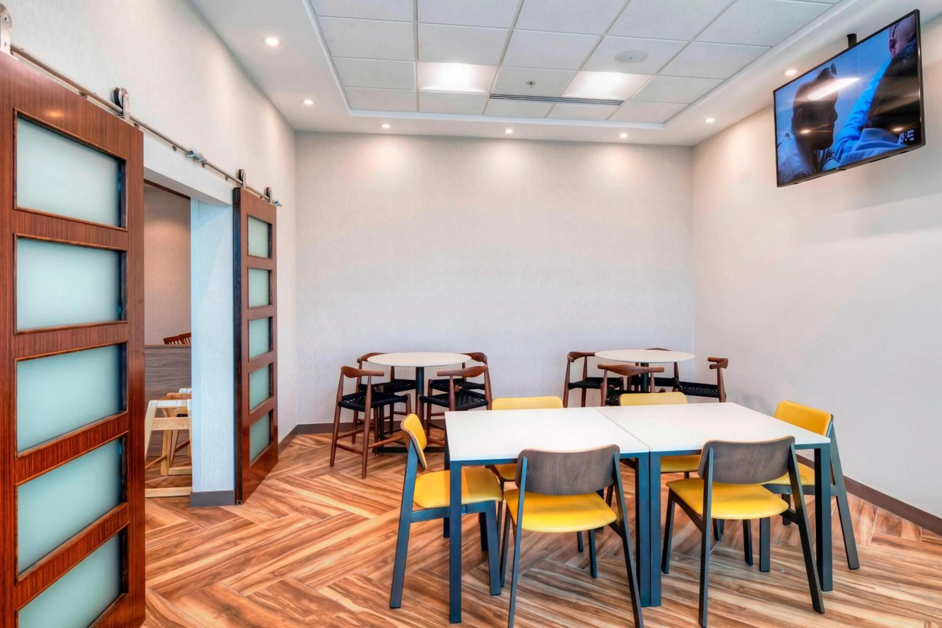 Breakfast in Fairfield Inn & Suites by Marriott Ottawa Airport