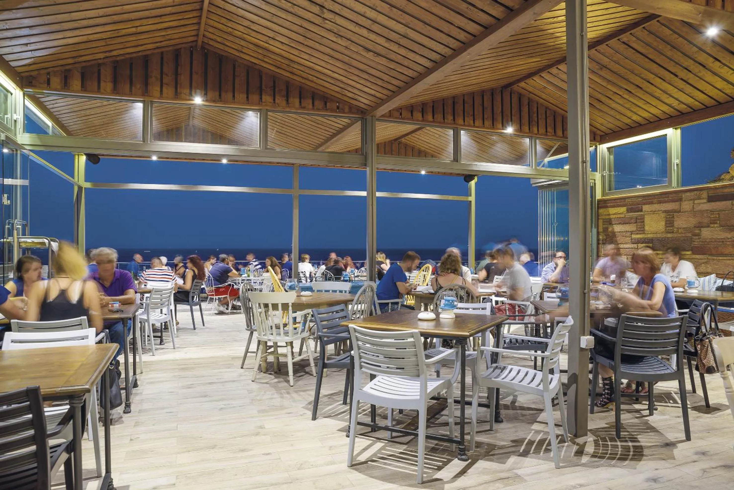 Restaurant/places to eat in Sun Village Hotel Apartments