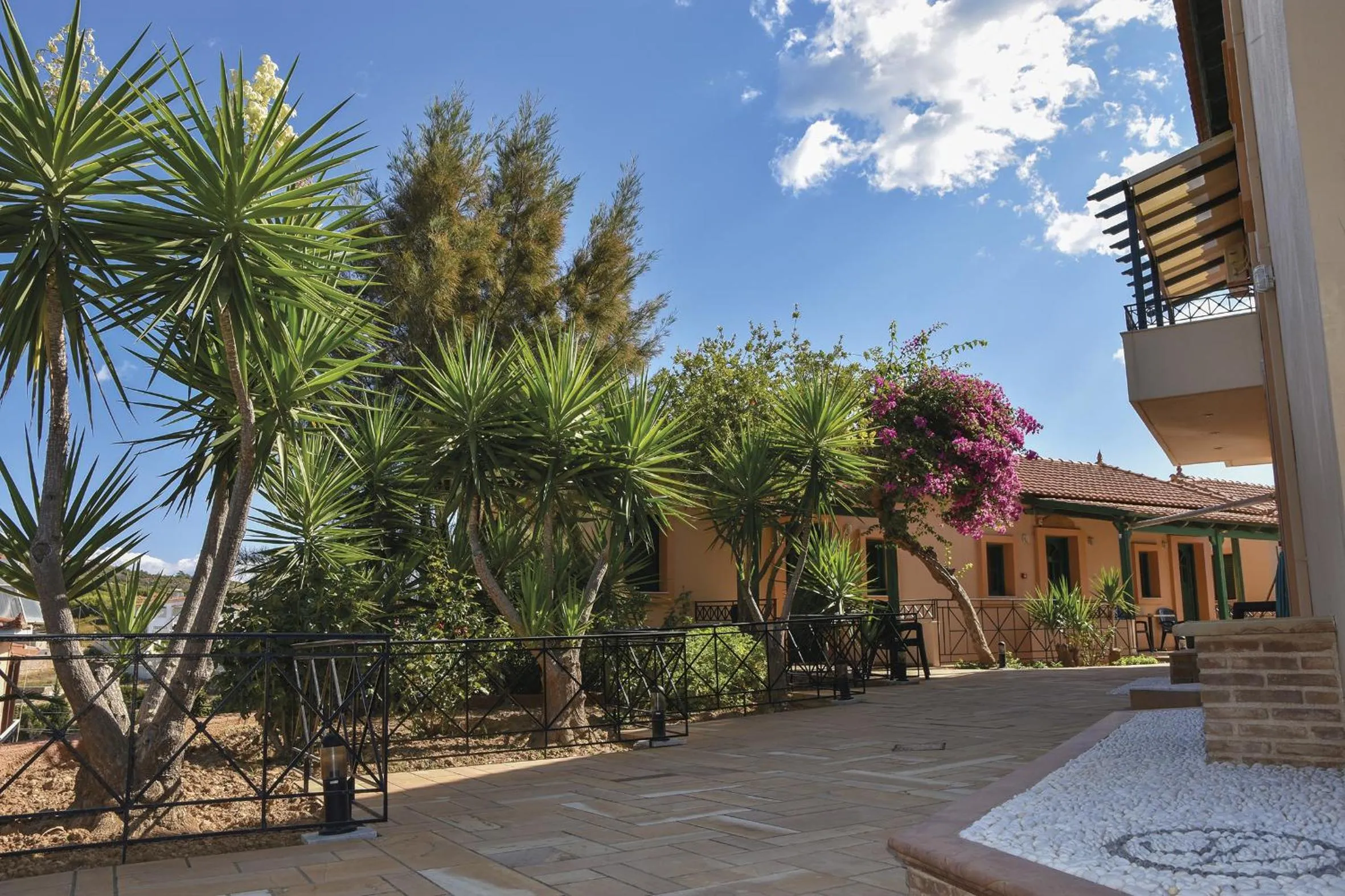 Decorative detail in Sun Village Hotel Apartments