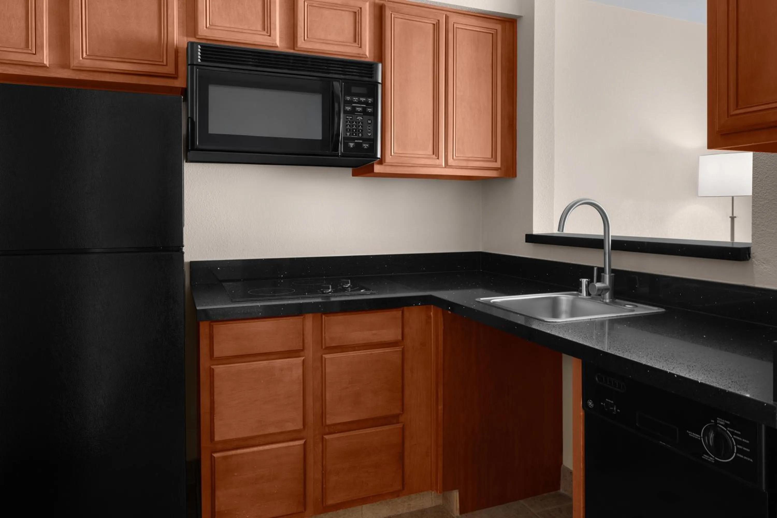 Kitchen or kitchenette in Larkspur Landing Extended Stay Suites Renton