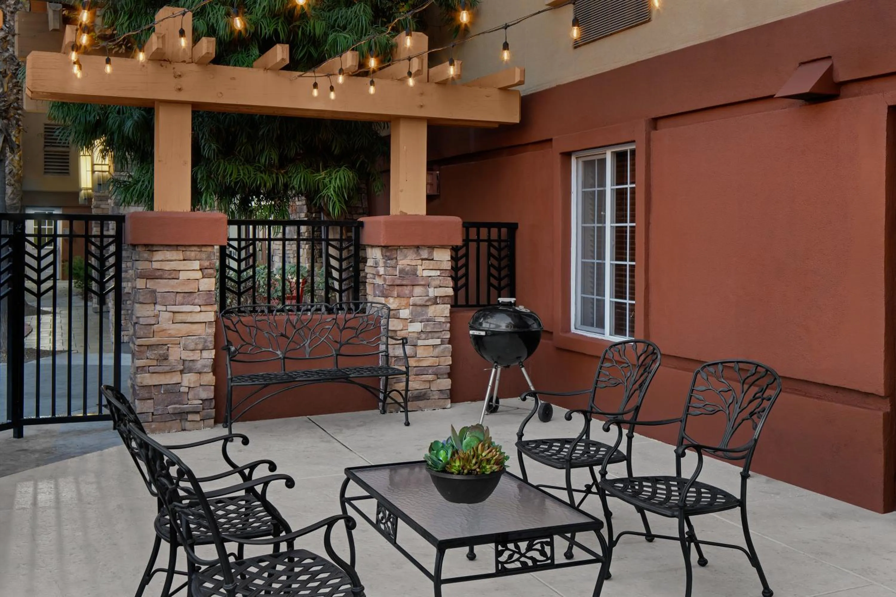 BBQ facilities in Larkspur Landing Extended Stay Suites Renton