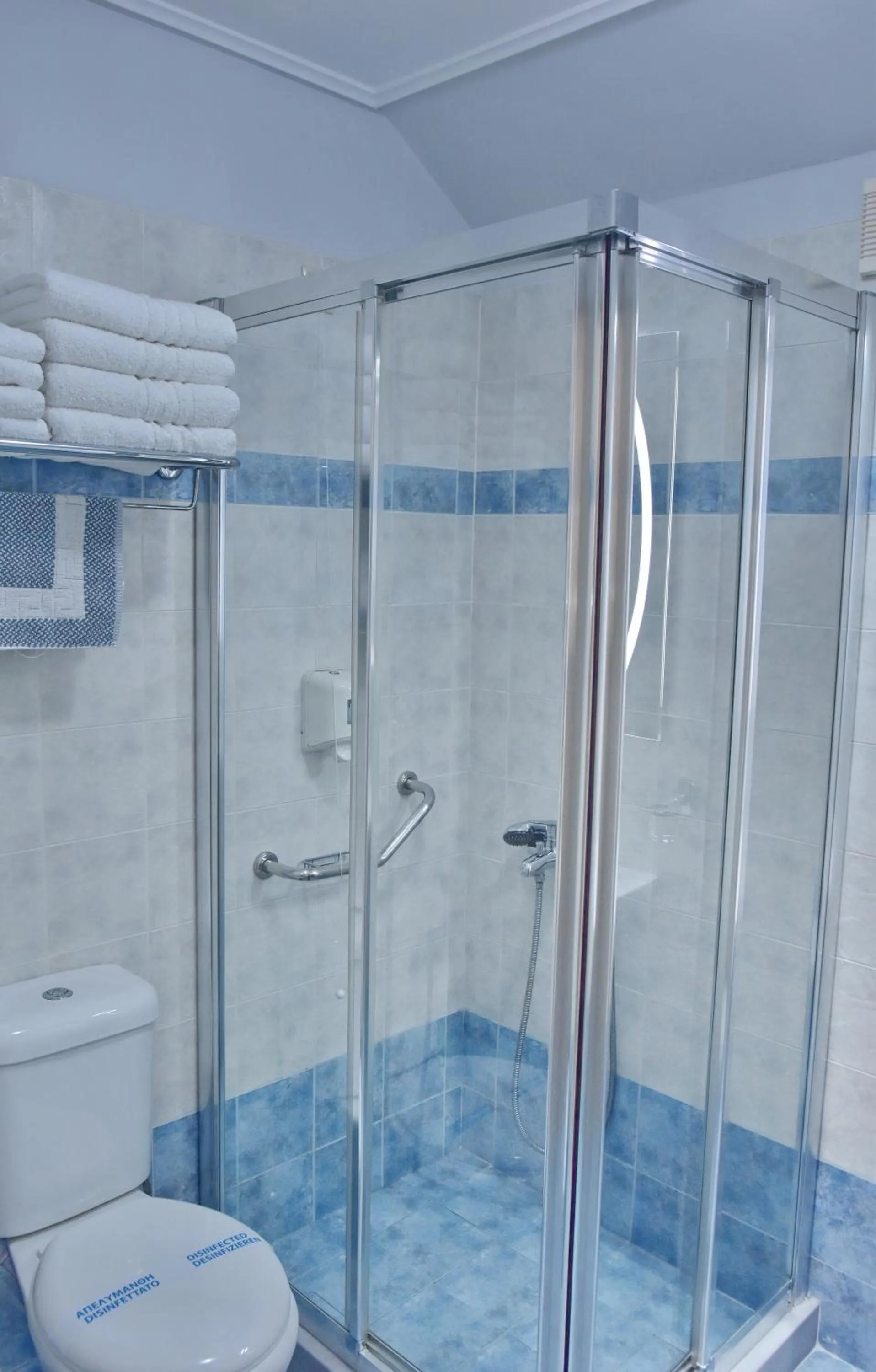 Shower in Emporios Bay Hotel Chios