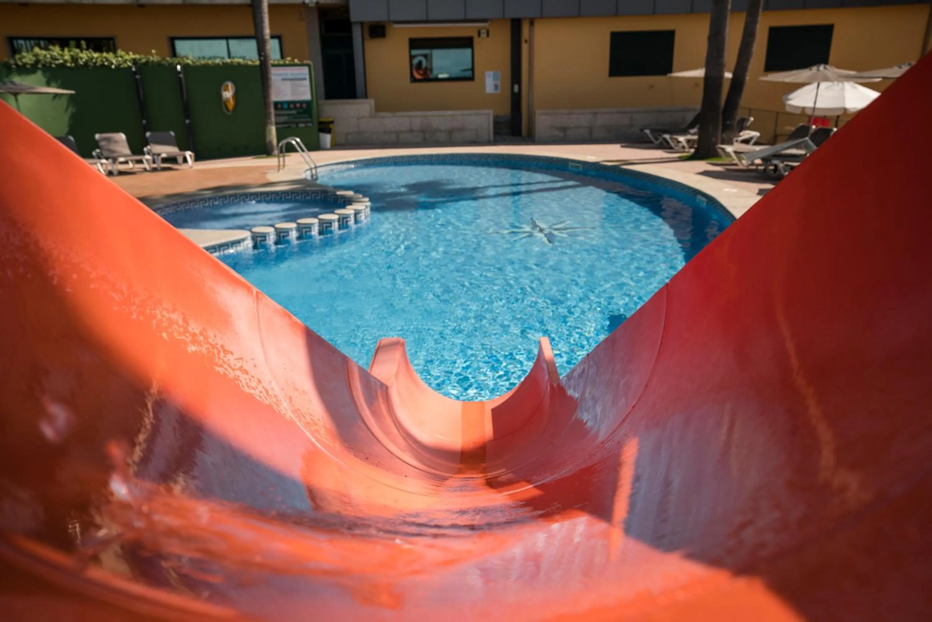 Swimming pool in Apartamentos Atlántico Resort