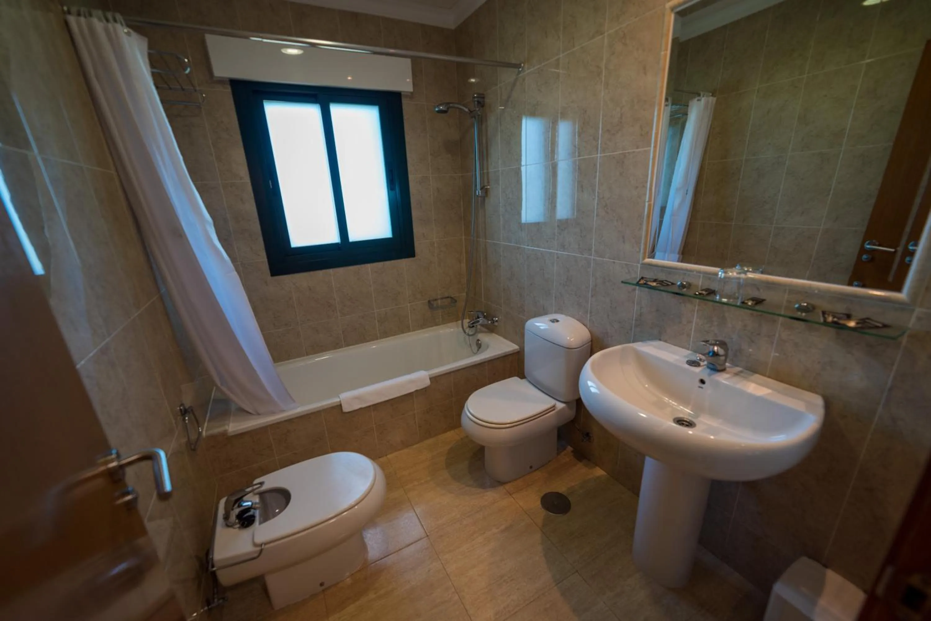 Bathroom in Apartamentos Atlántico Resort