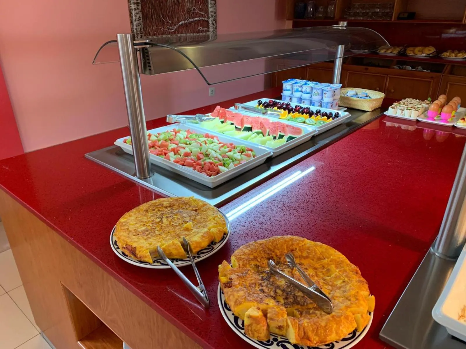 Buffet breakfast in Apartamentos Atlántico Resort