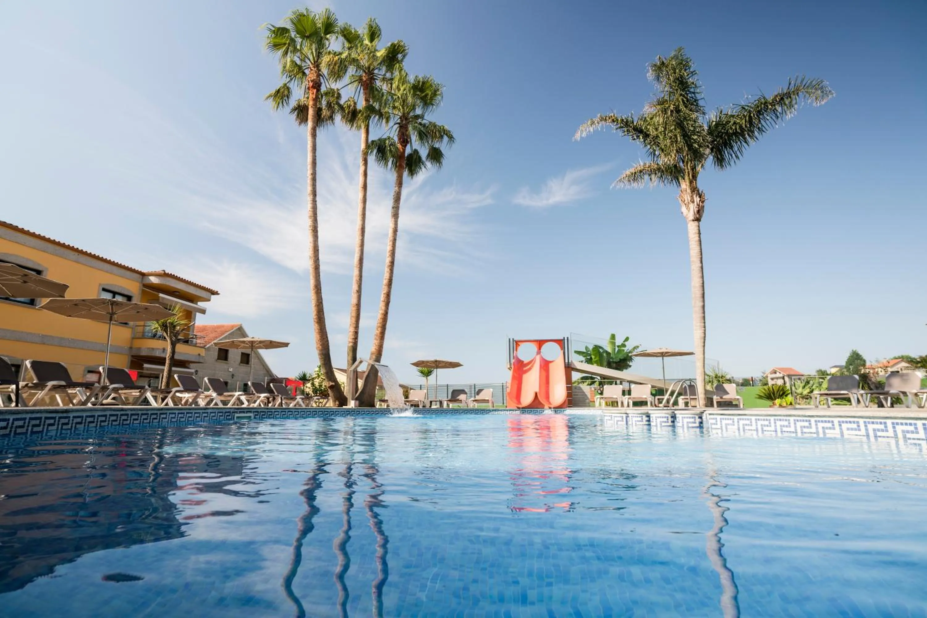 Swimming pool in Apartamentos Atlántico Resort