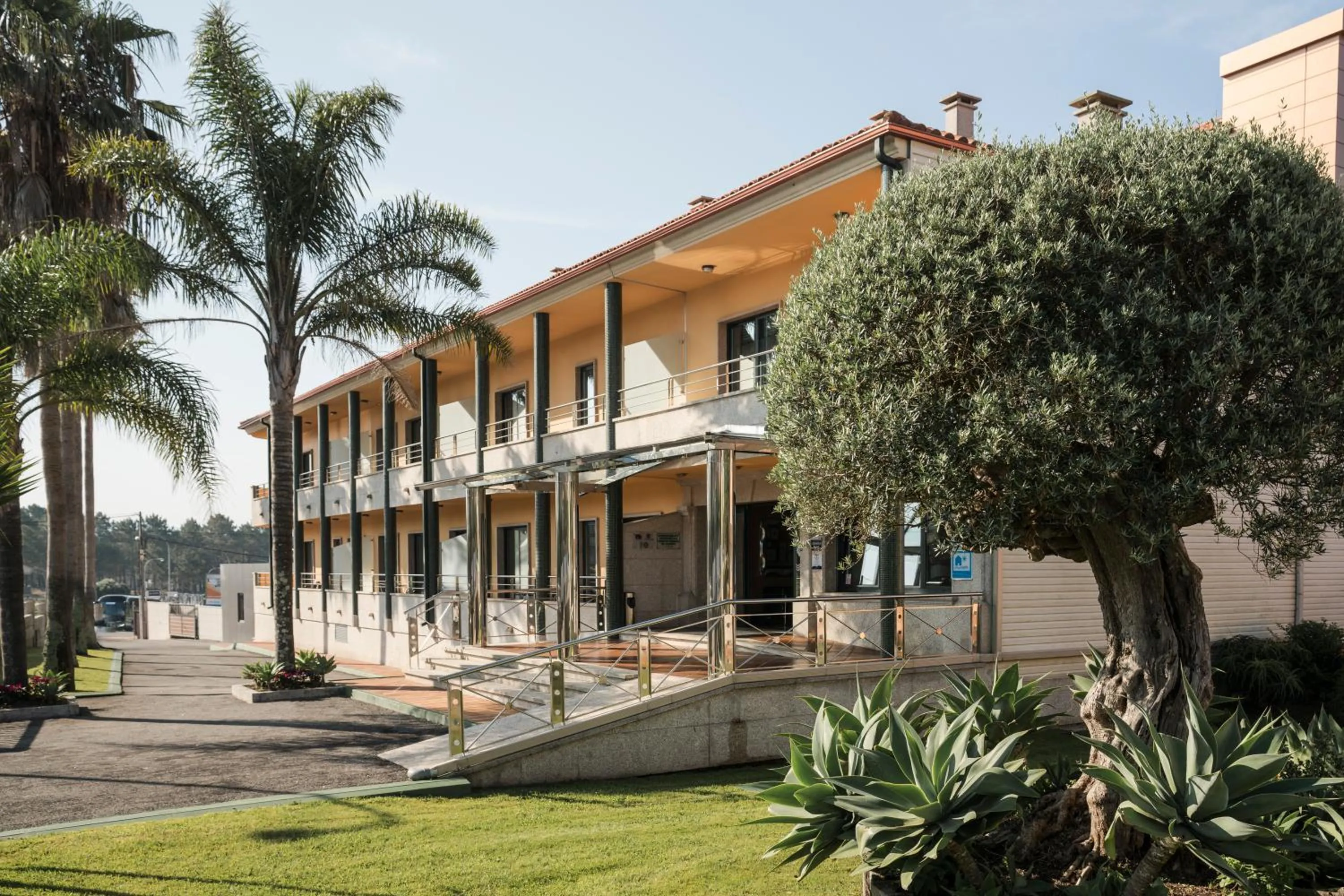 Property building in Apartamentos Atlántico Resort