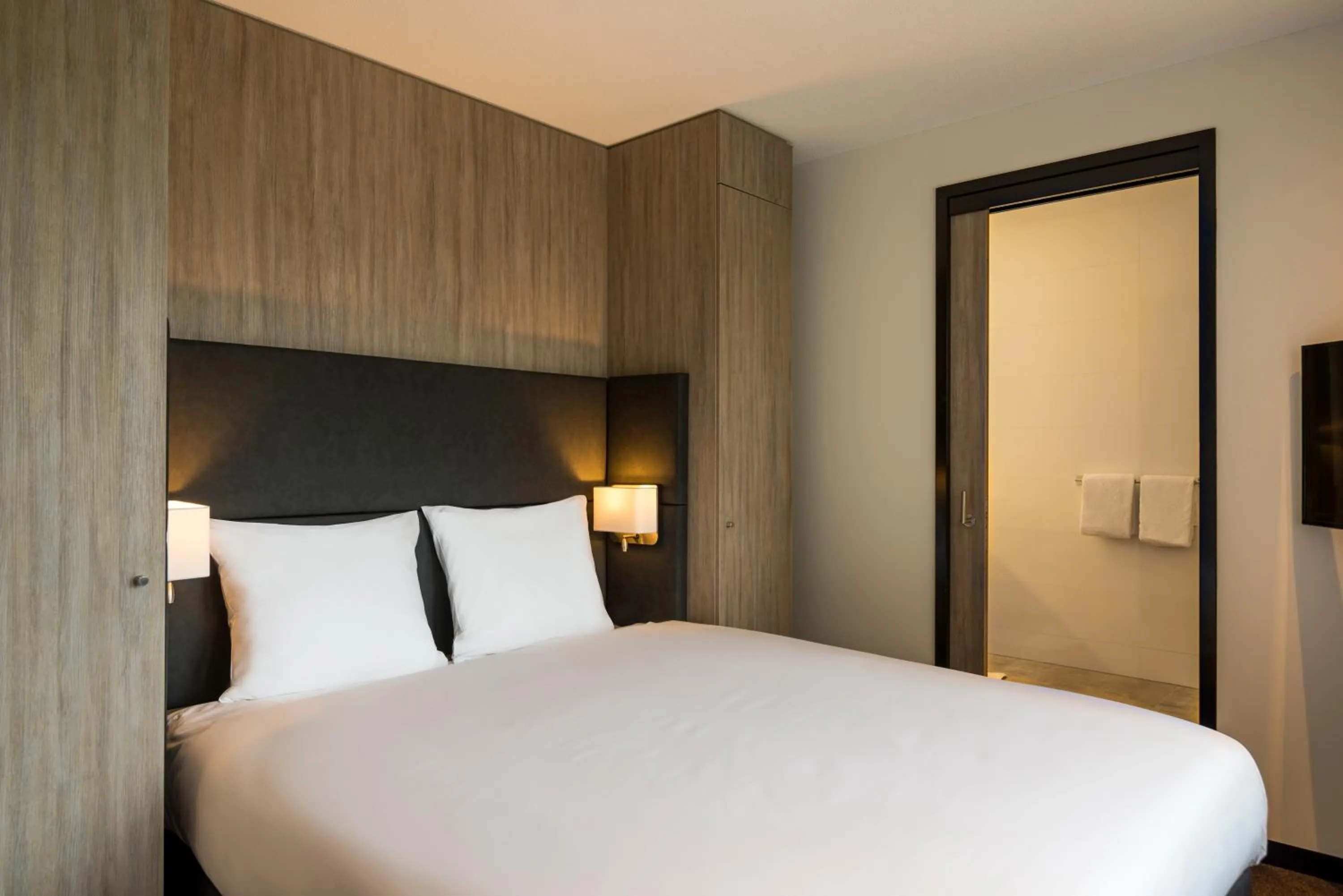 Bathroom, Bed in Adagio Amsterdam City South