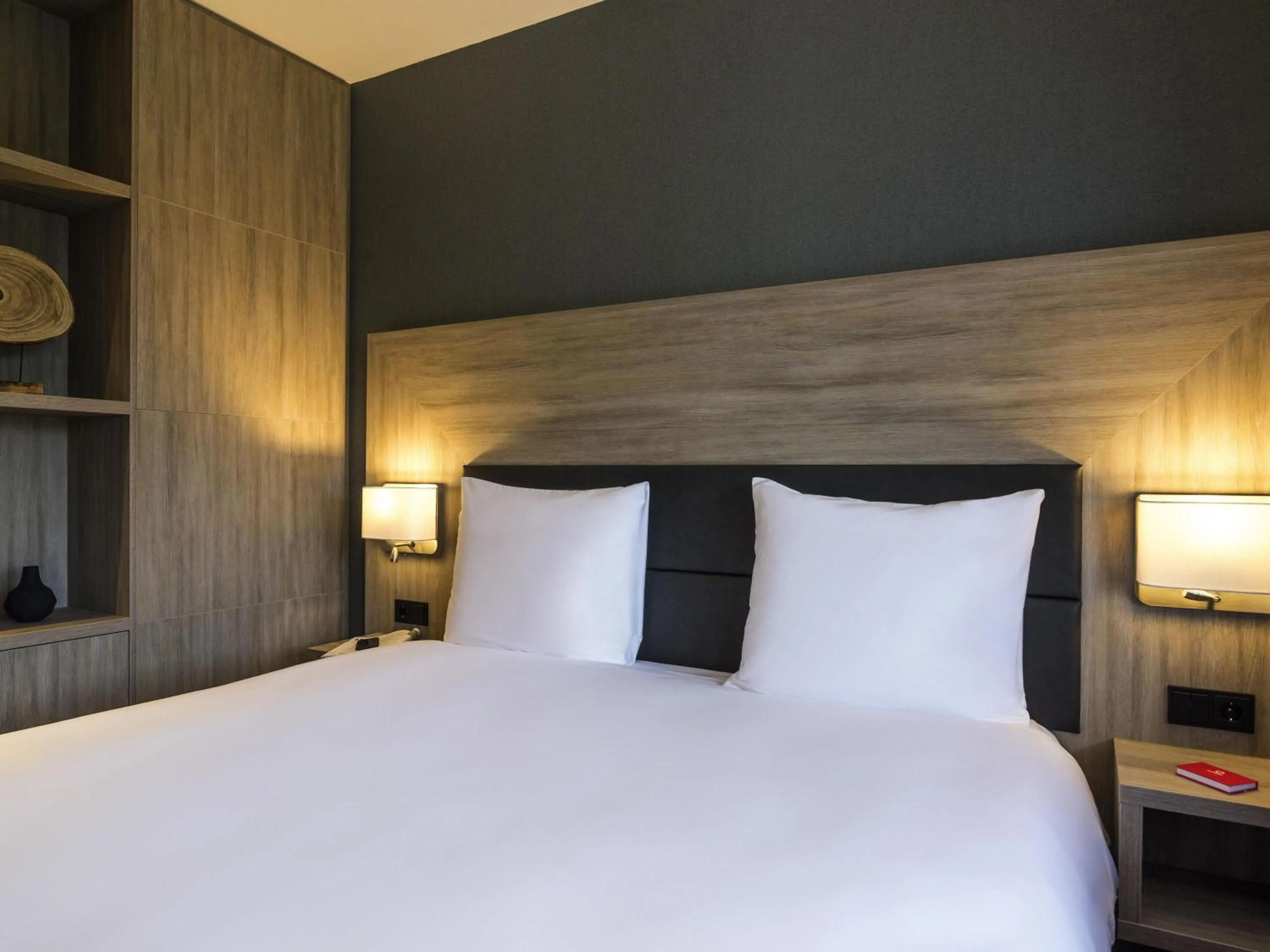 Bedroom, Bed in Adagio Amsterdam City South