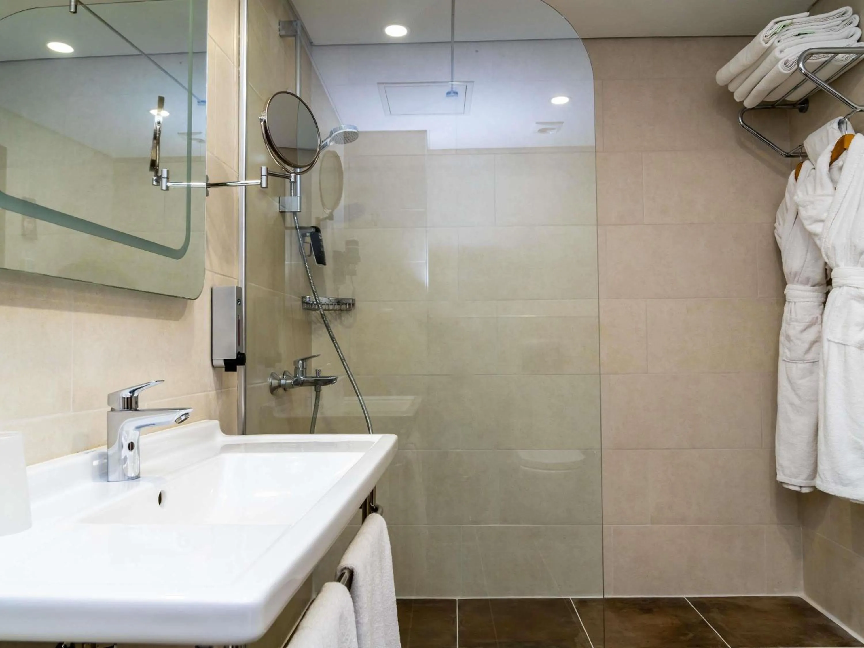 Bedroom in ibis Styles Istanbul Bomonti