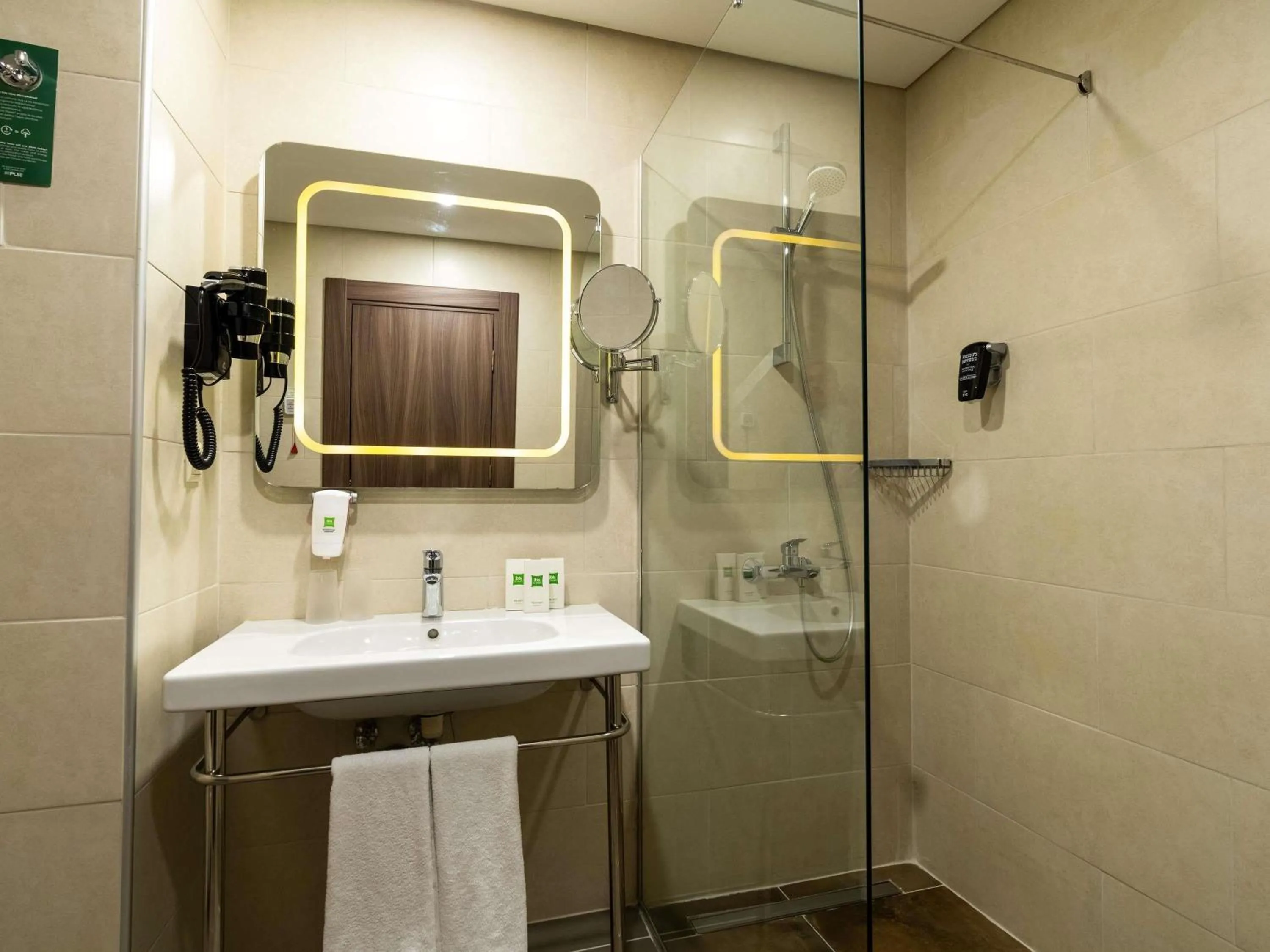 Bedroom in ibis Styles Istanbul Bomonti