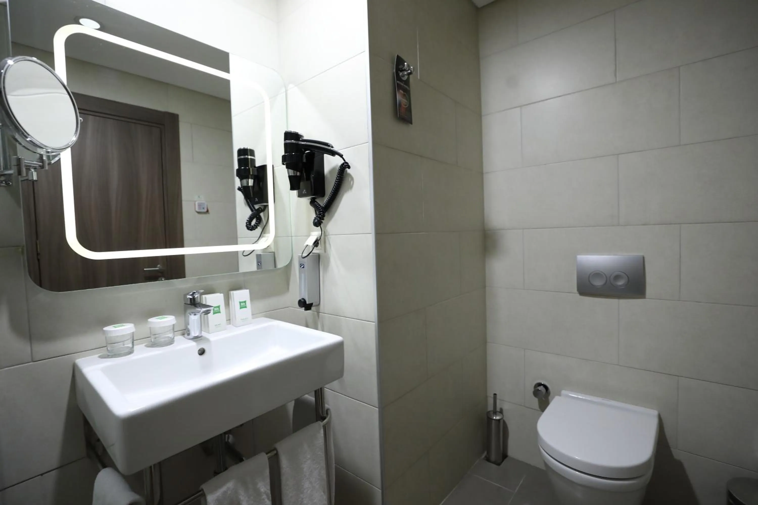 Shower in ibis Styles Istanbul Bomonti