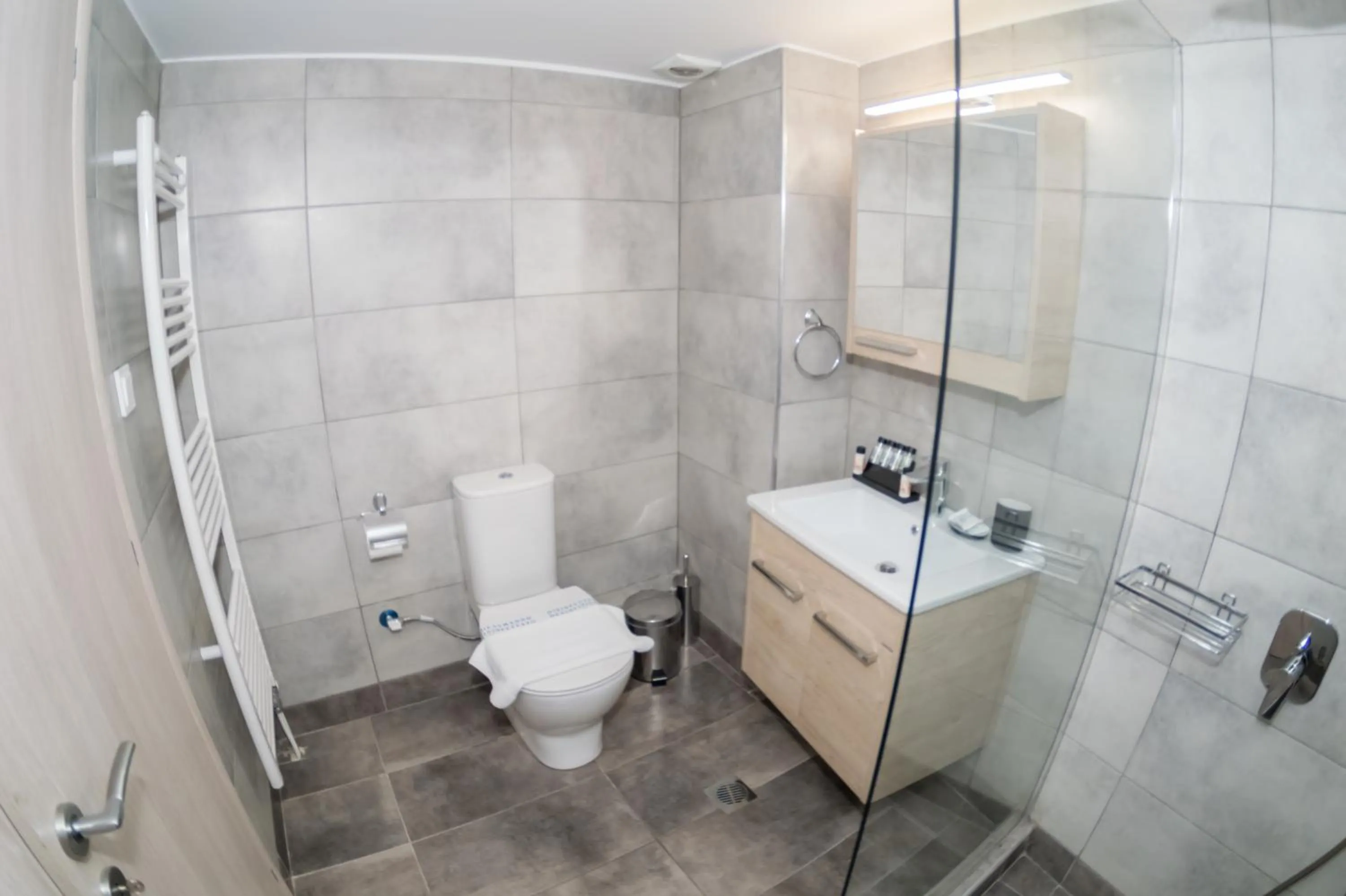 Toilet in Connect Studios & Apartments