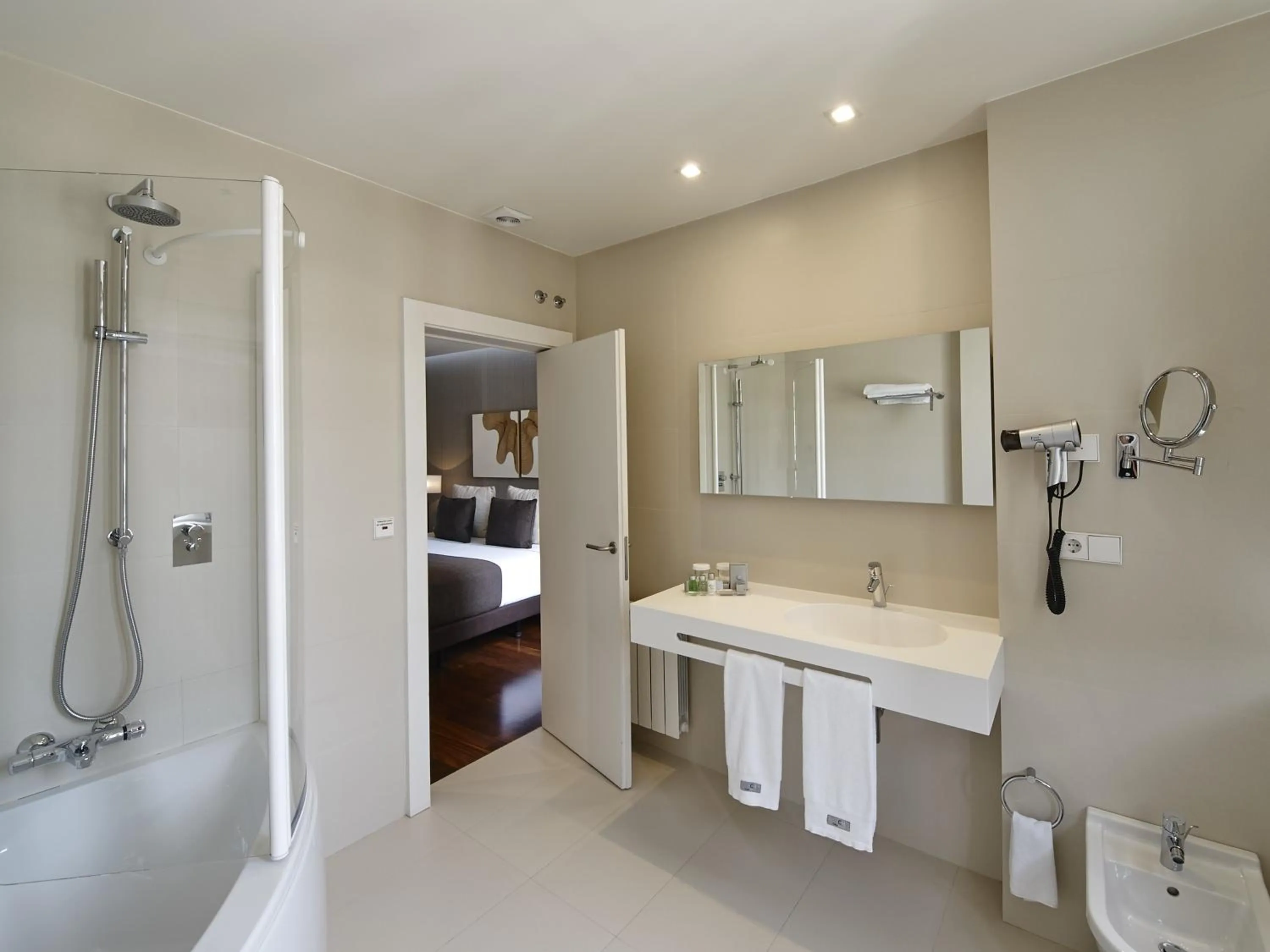 Bathroom in Carris Cardenal Quevedo