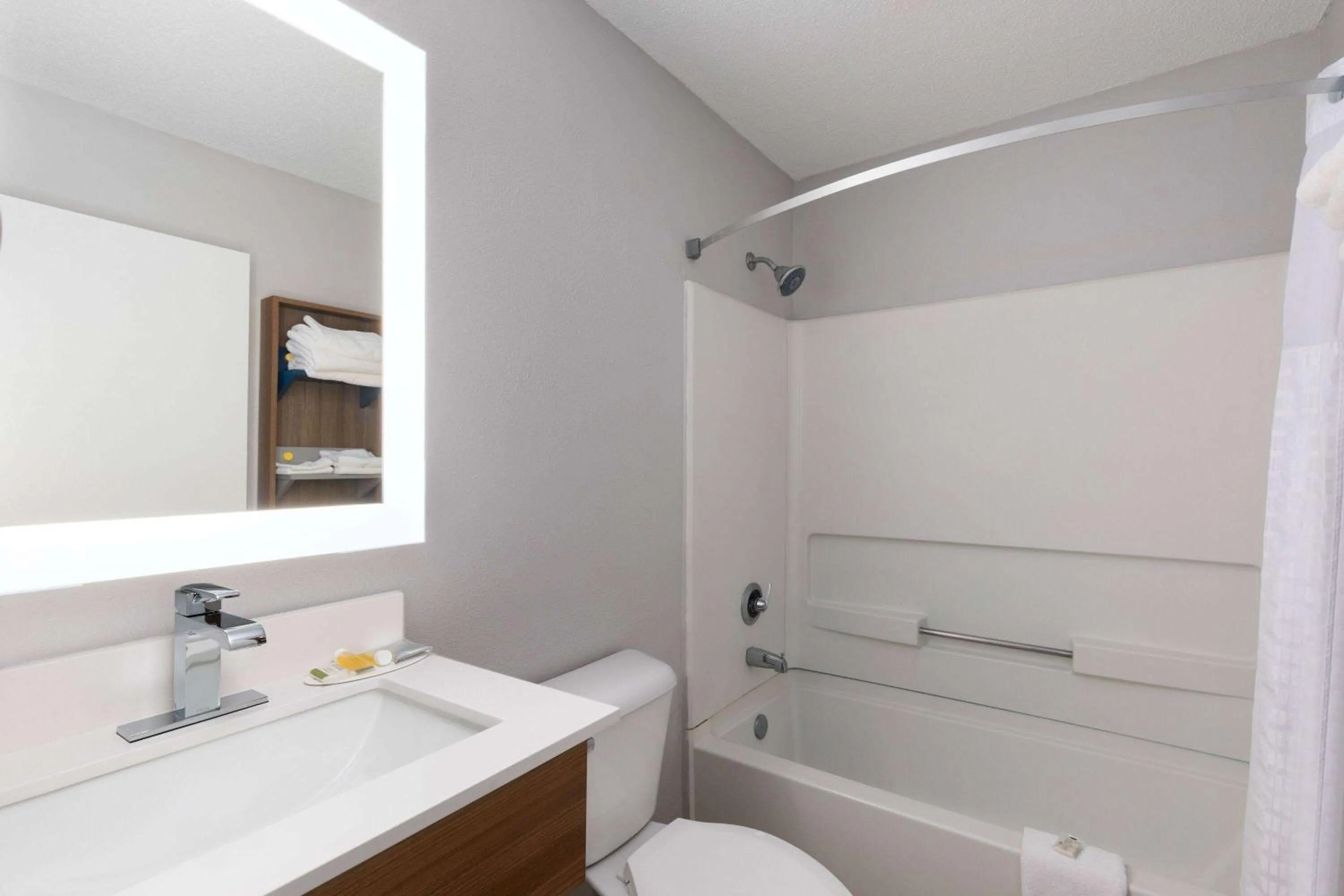 TV and multimedia in Microtel Inn Bowling Green