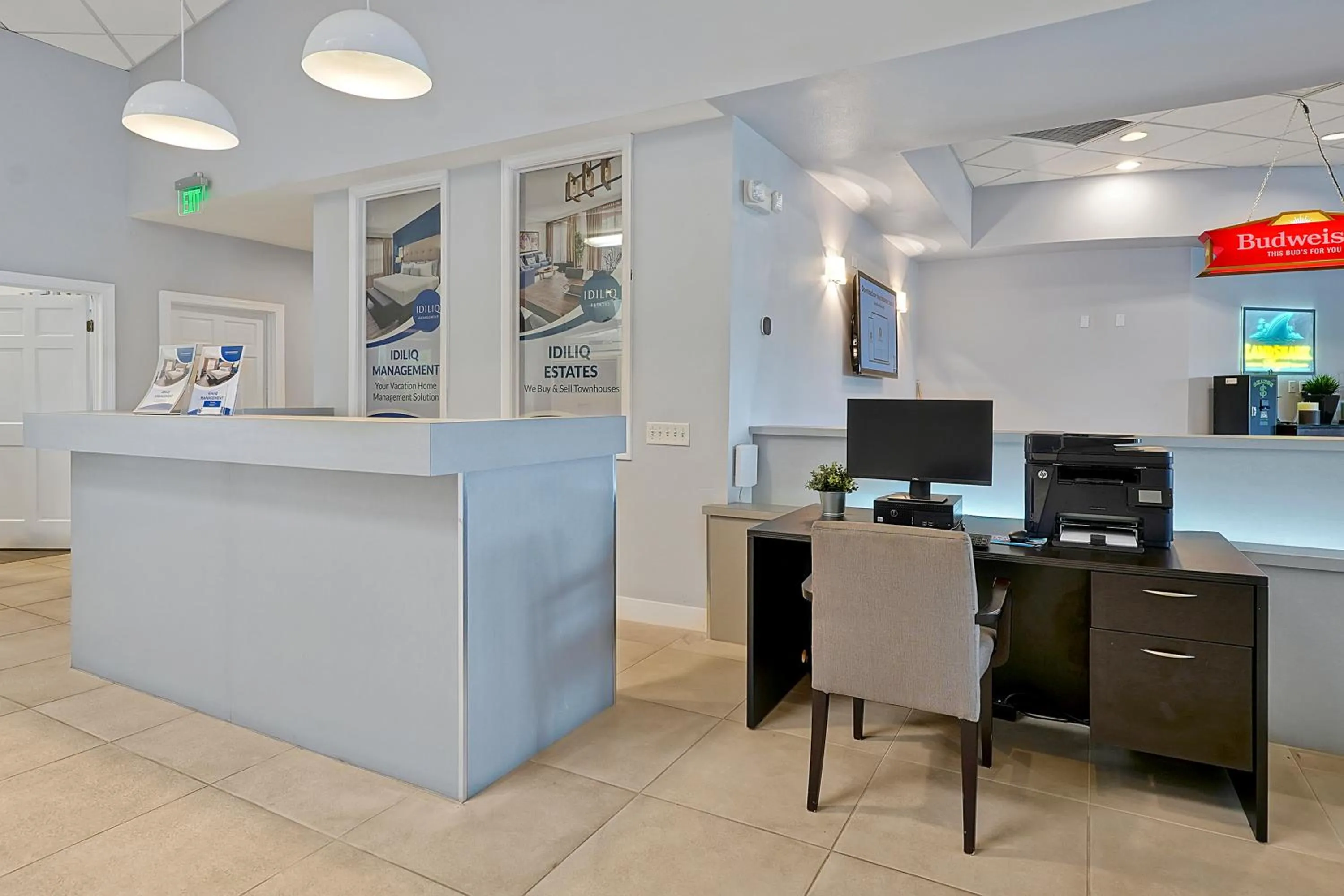 Communal lounge/ TV room in Encantada Resort Vacation Townhomes by IDILIQ