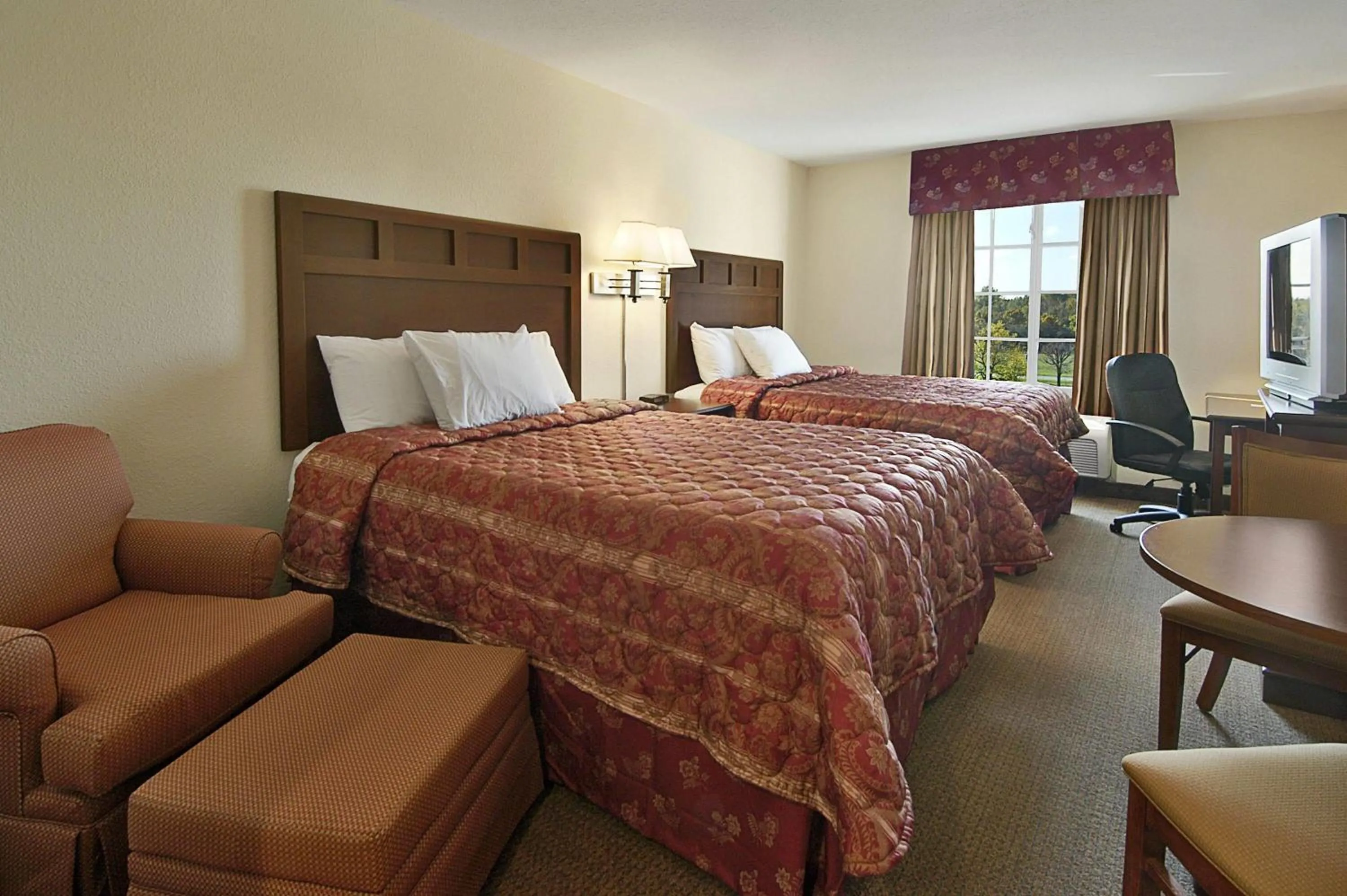 Photo of the whole room, Bed in Super 8 by Wyndham Bowling Green North