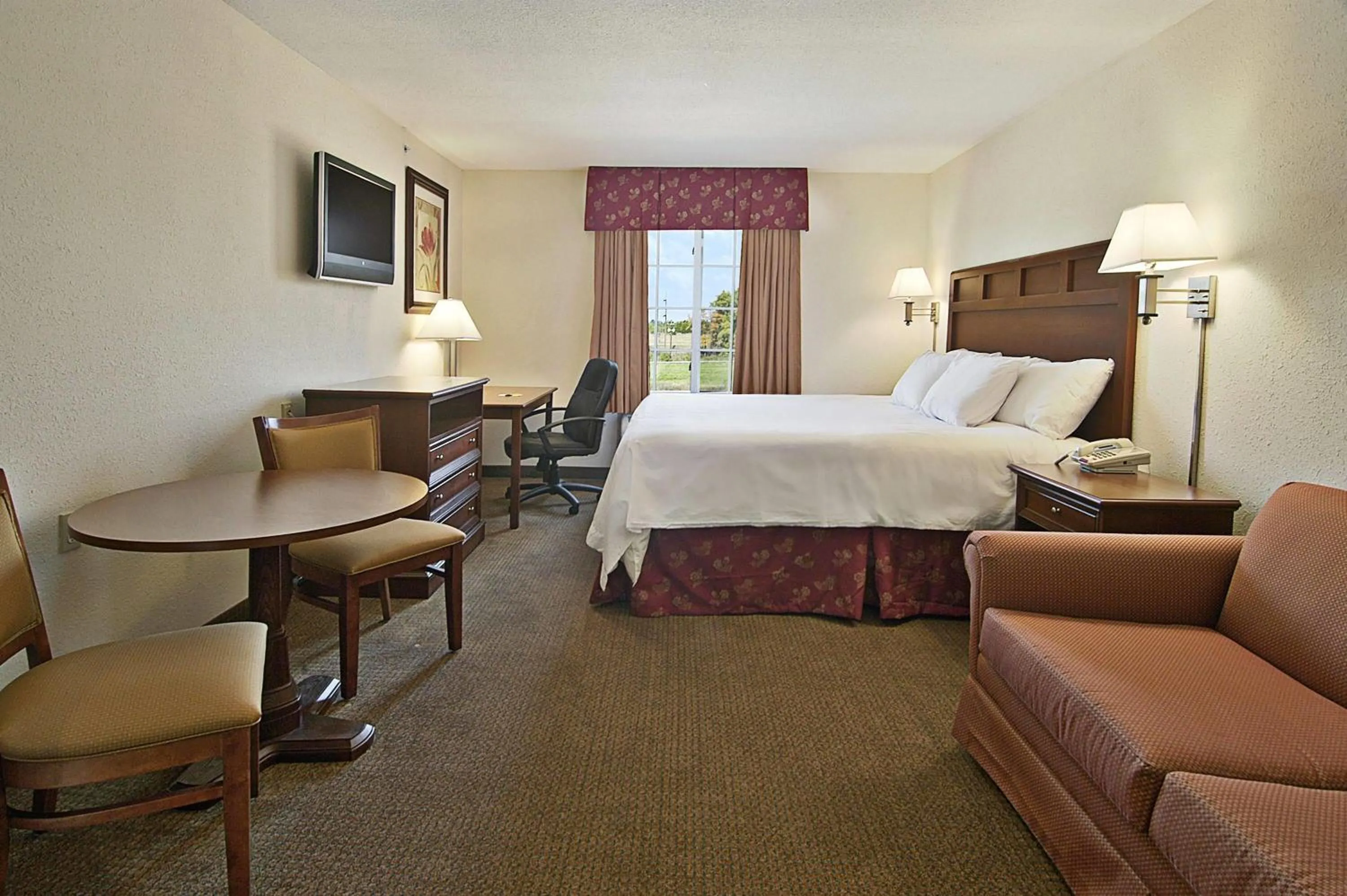 Photo of the whole room, Bed in Super 8 by Wyndham Bowling Green North