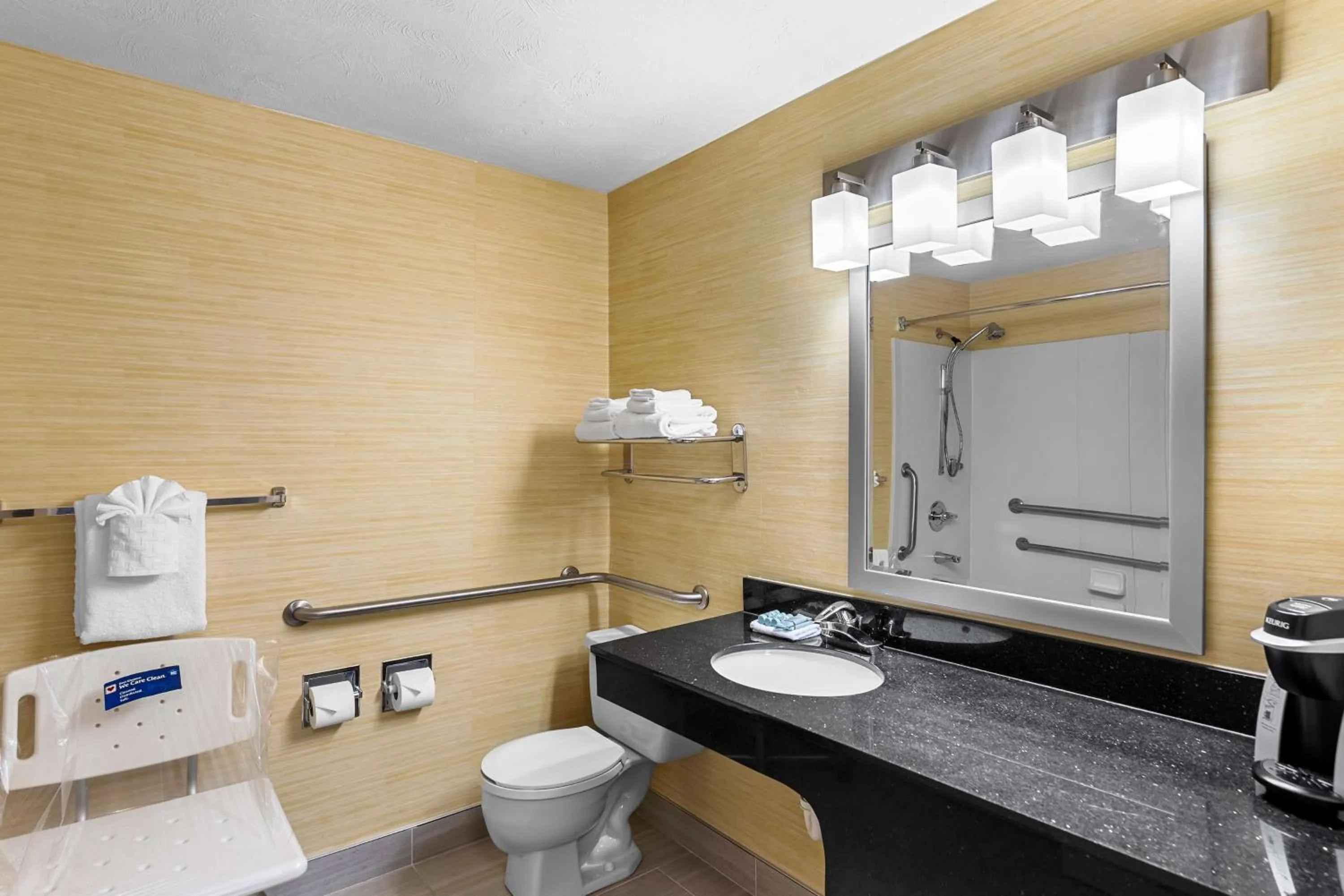 Bathroom in Best Western Cascadia Inn