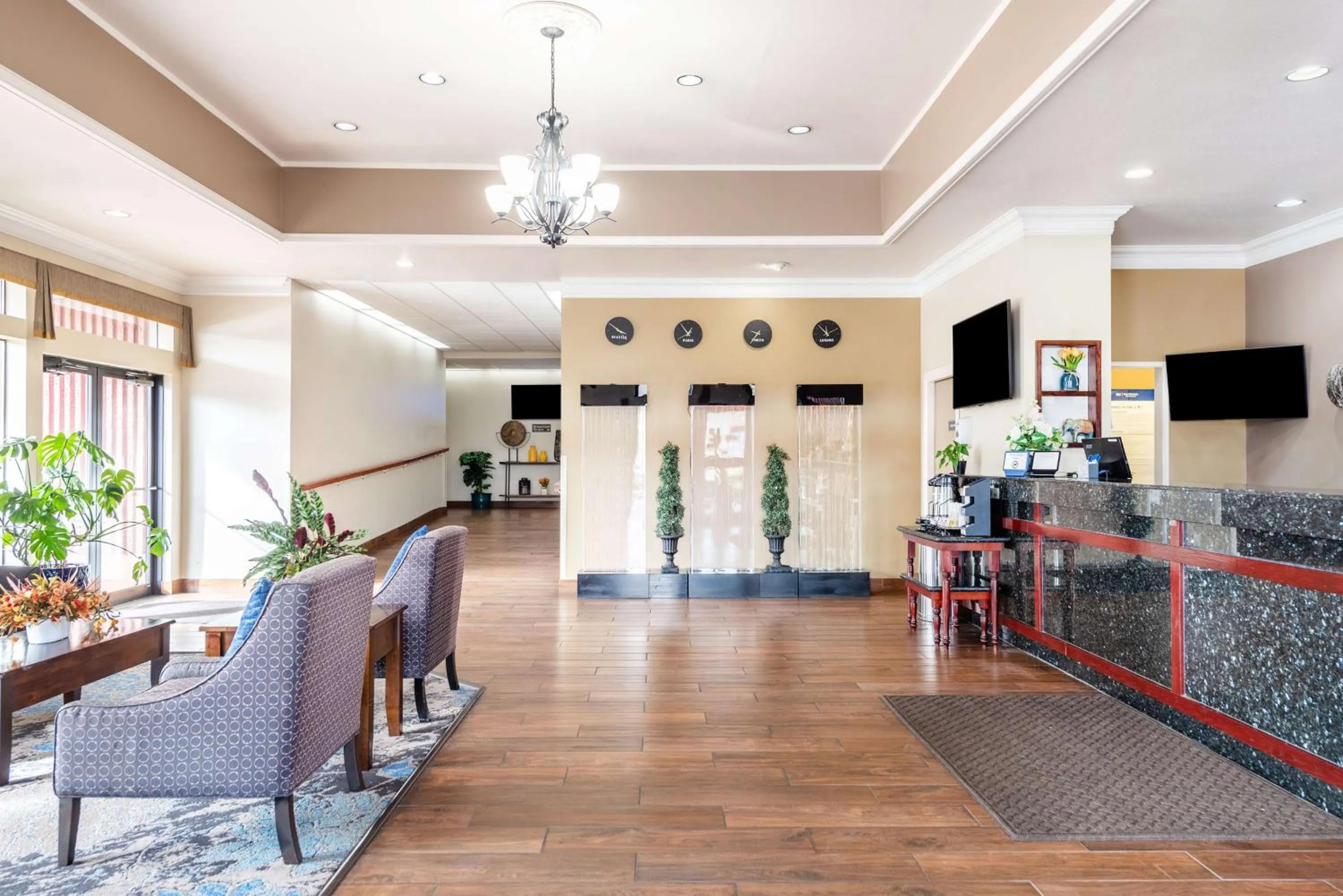 Lobby or reception in Best Western Cascadia Inn