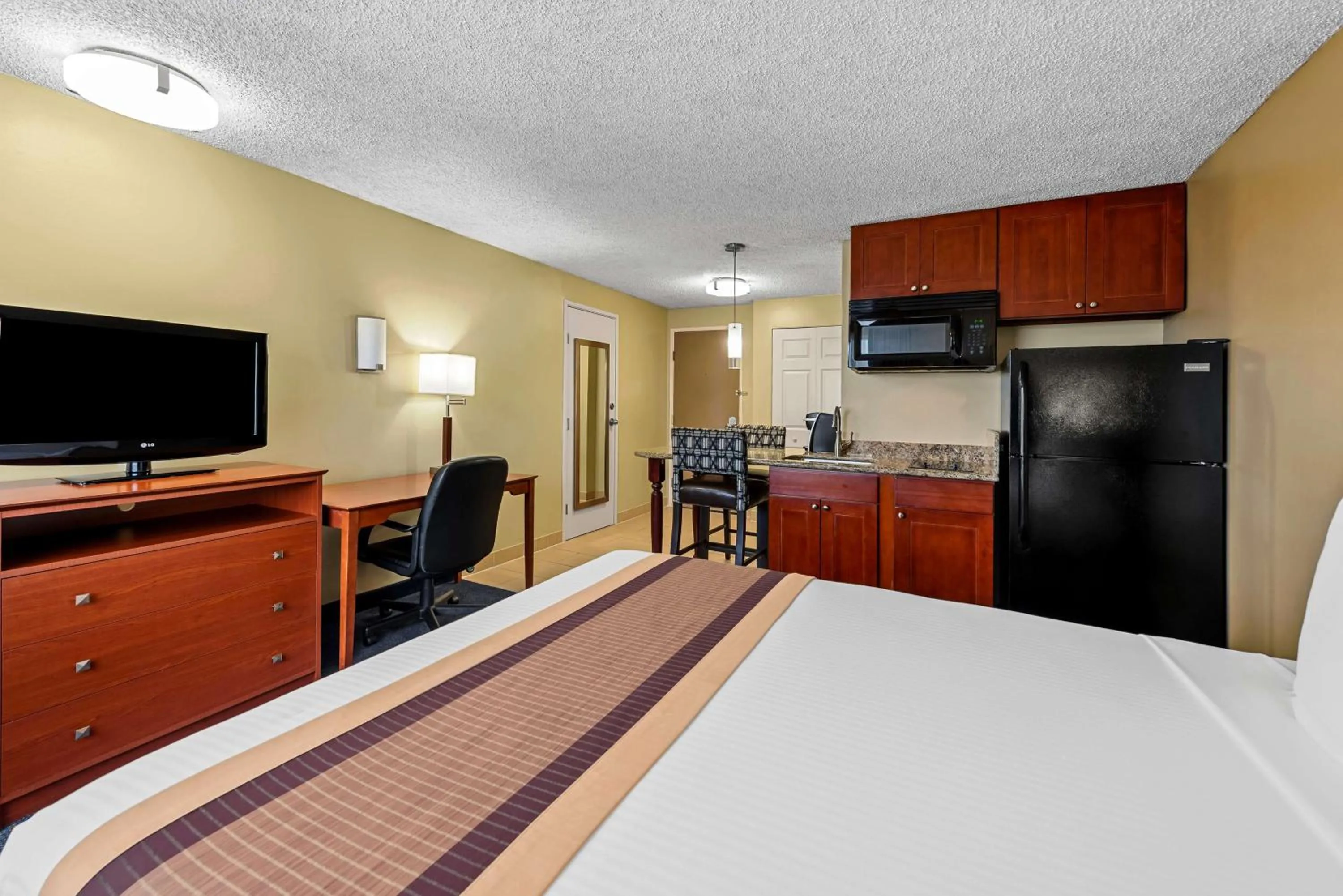 Bedroom, Bed in Best Western Cascadia Inn