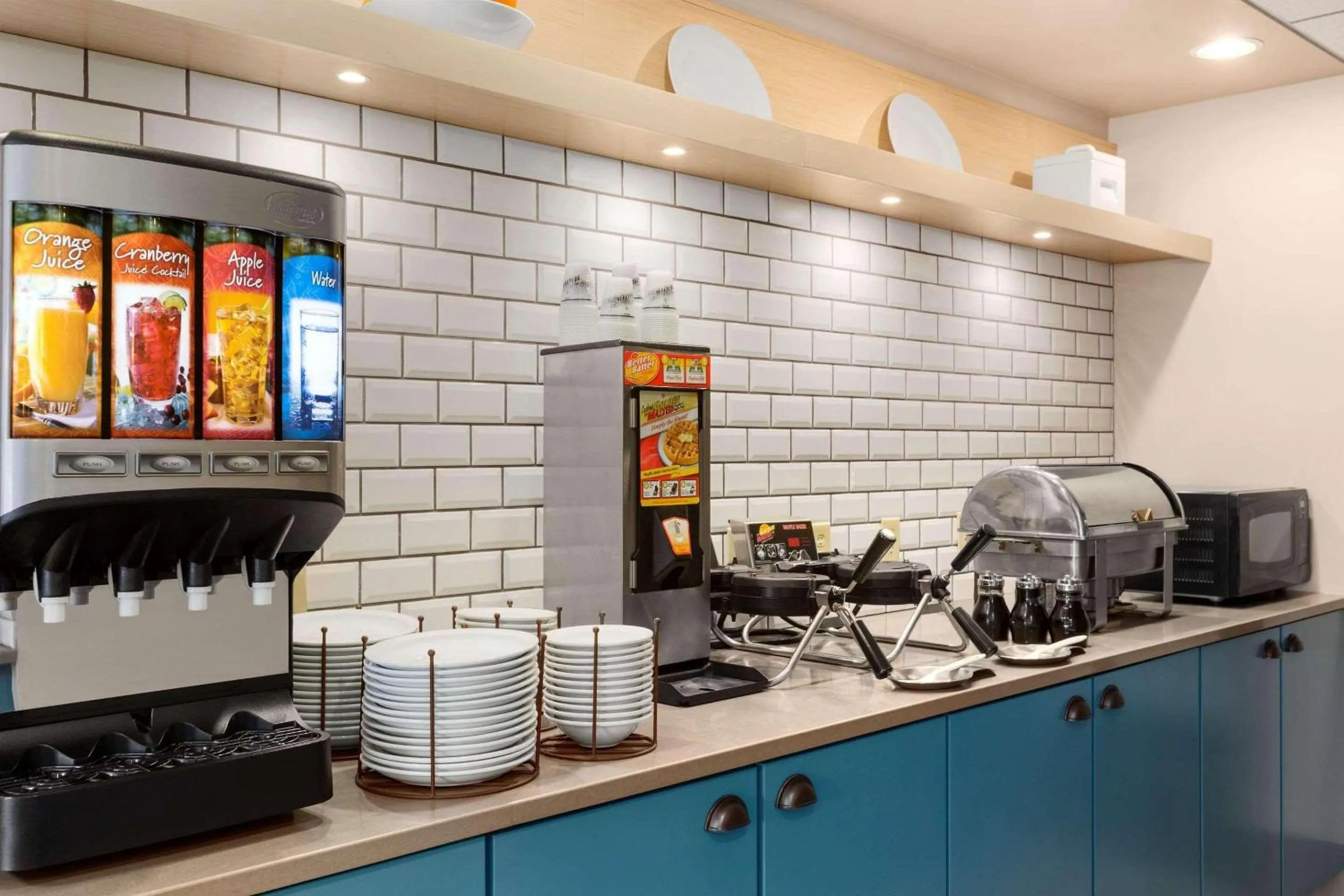 Breakfast in Country Inn & Suites by Radisson, Wausau, WI