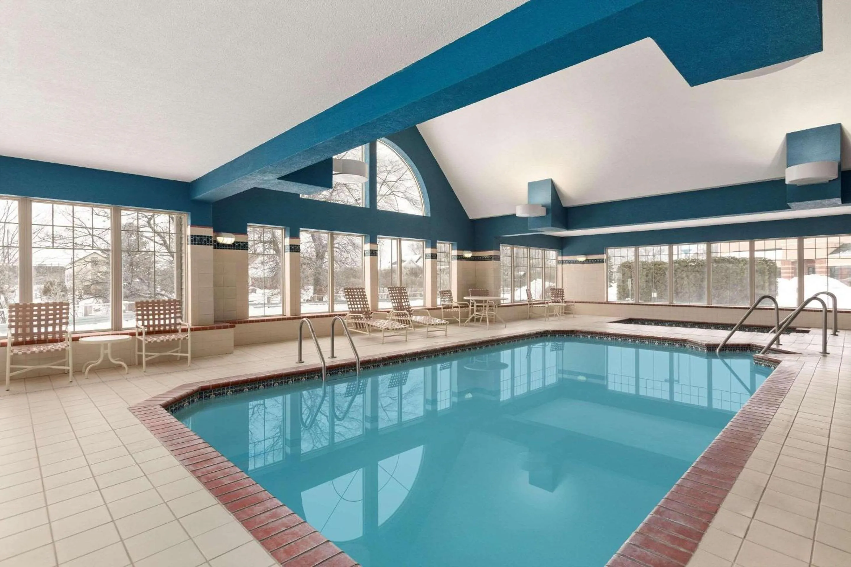 Swimming pool in Country Inn & Suites by Radisson, Wausau, WI