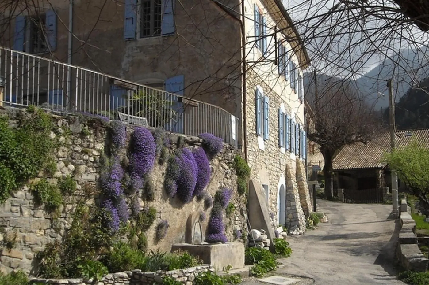 Facade/entrance in Le Sareymond